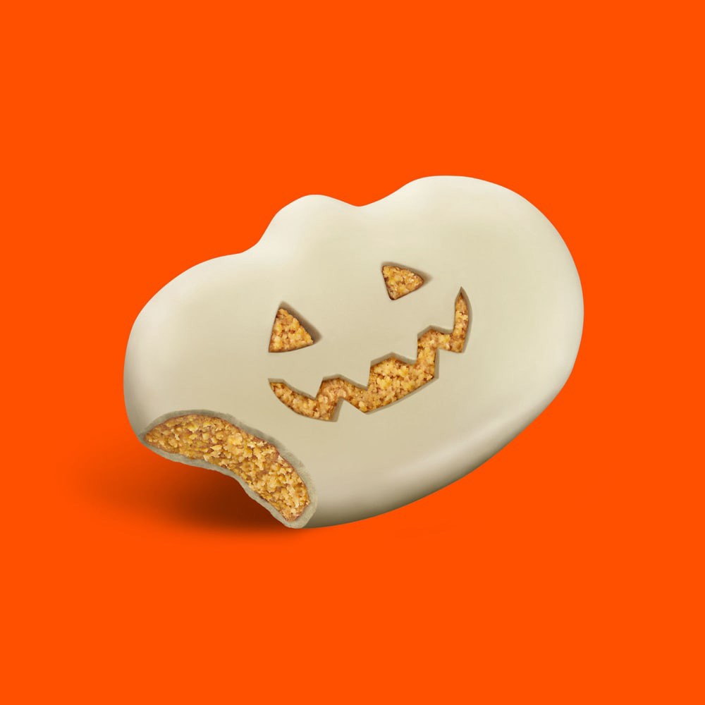 slide 2 of 5, REESE'S White Creme Peanut Butter Pumpkins, Halloween Candy Pack, 1.2 oz, 1.2 oz