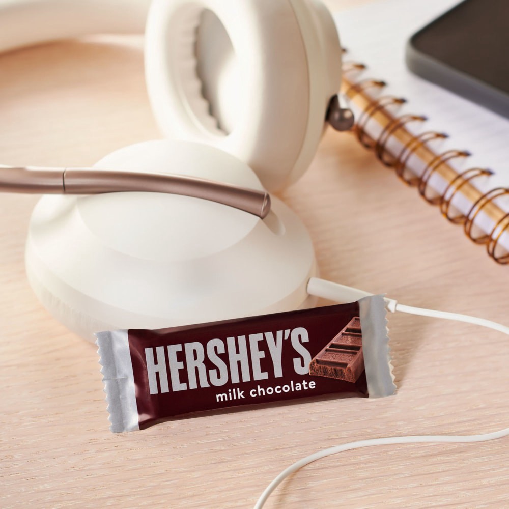 slide 4 of 5, Hershey's Chocolate Bar, Milk Chocolate, Snack Size, 8 ct