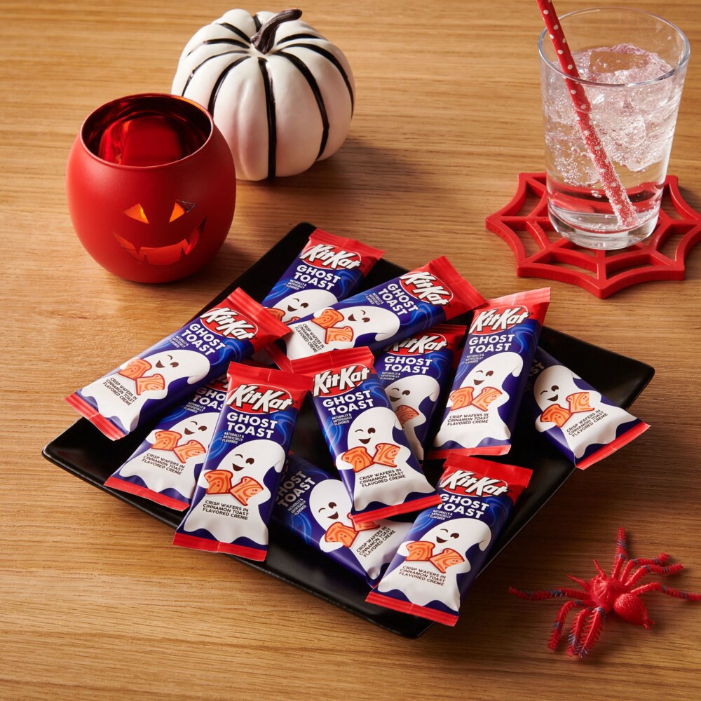 slide 5 of 6, KIT KAT Cinnamon Toast Flavored Creme Wafer Snack Size, Halloween Candy Bag, 9.8 oz, 9.8 oz