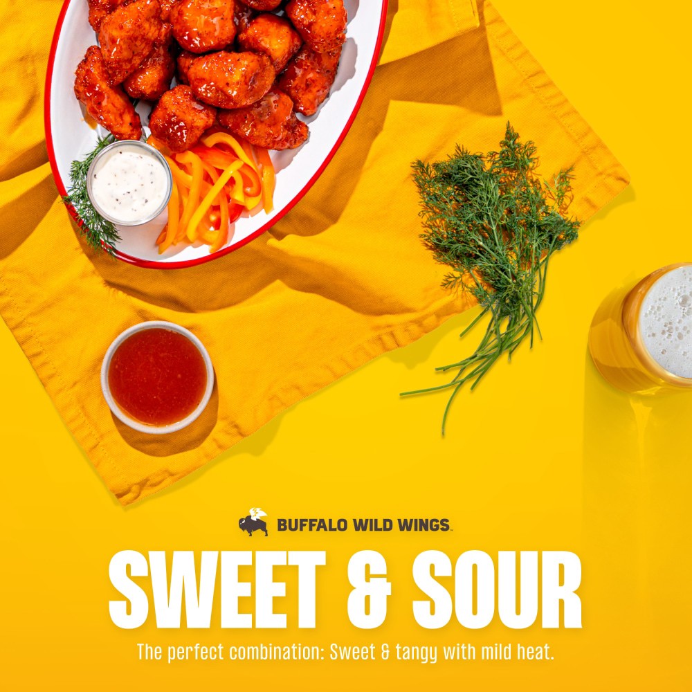 slide 4 of 6, Buffalo Wild Wings Sweet & Sour Sauce, 12 fl oz