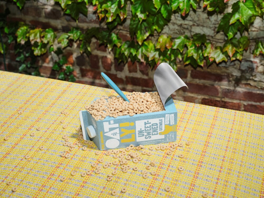 slide 3 of 6, Oatly Unsweetened Oatmilk - 64 fl oz, 64 fl oz