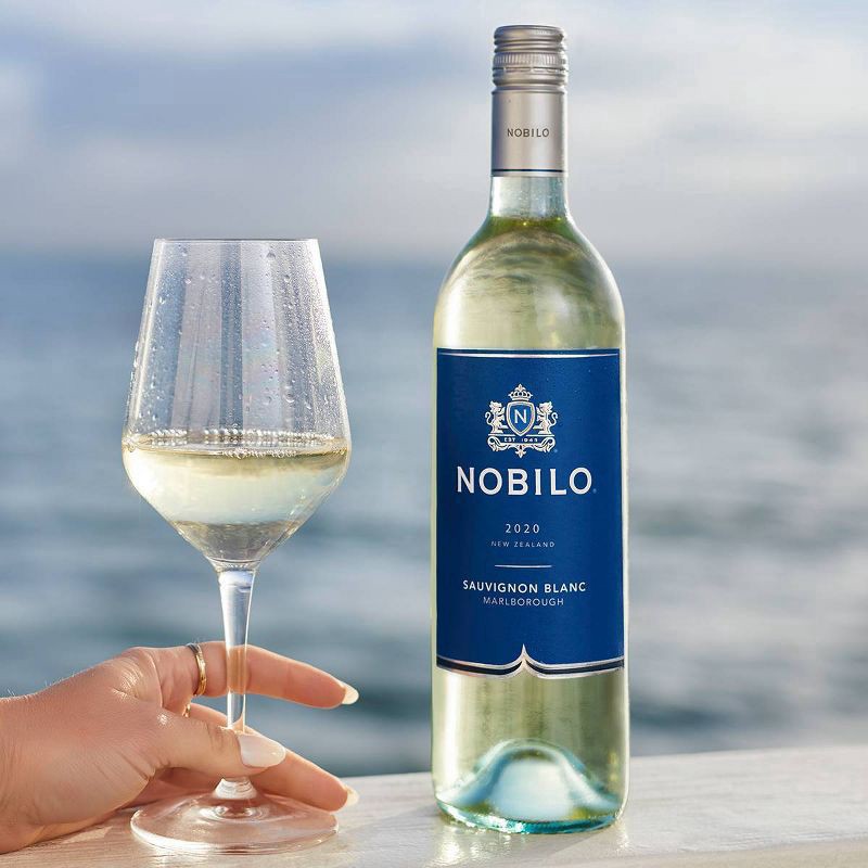 slide 2 of 6, Nobilo White Wine, Sauvignon Blanc, 750 ml