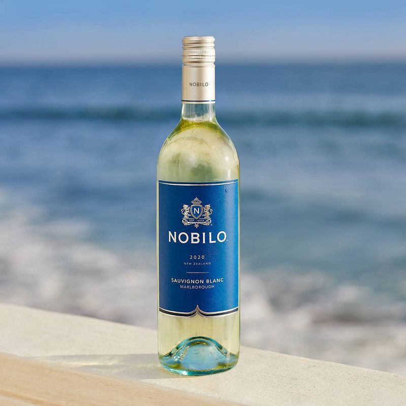 slide 4 of 6, Nobilo White Wine, Sauvignon Blanc, 750 ml