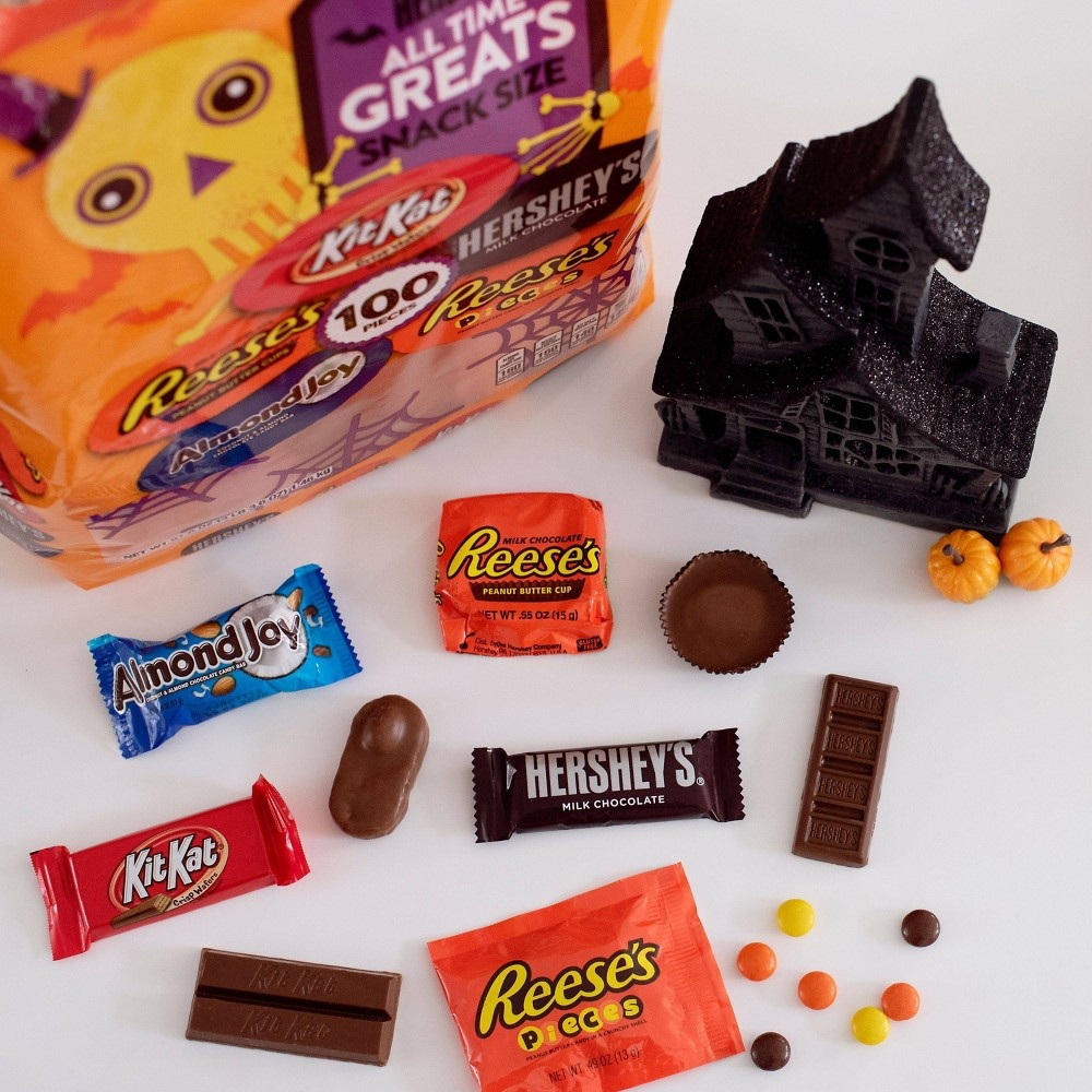 slide 2 of 6, Hershey's All Time Greats Snack Size Halloween Assortment, 100 ct