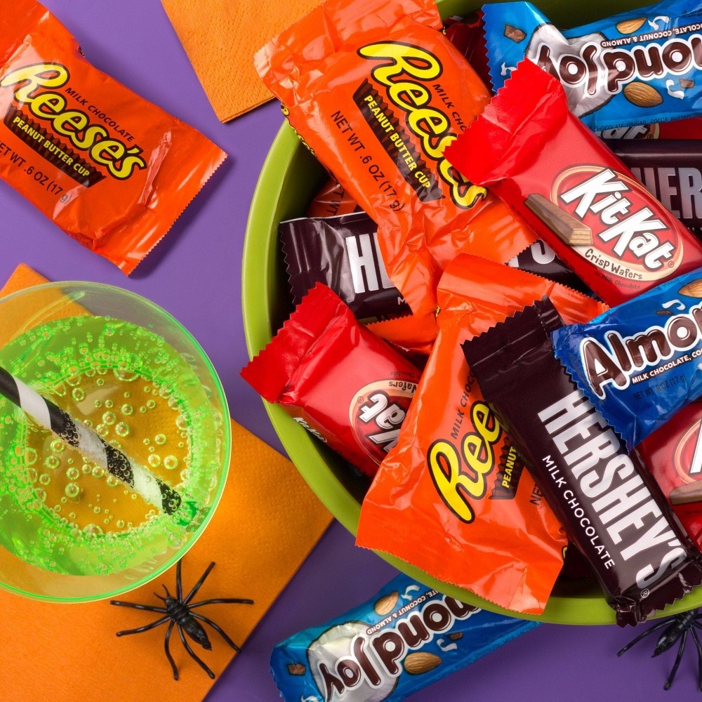 slide 5 of 6, Hershey's All Time Greats Snack Size Halloween Assortment, 100 ct