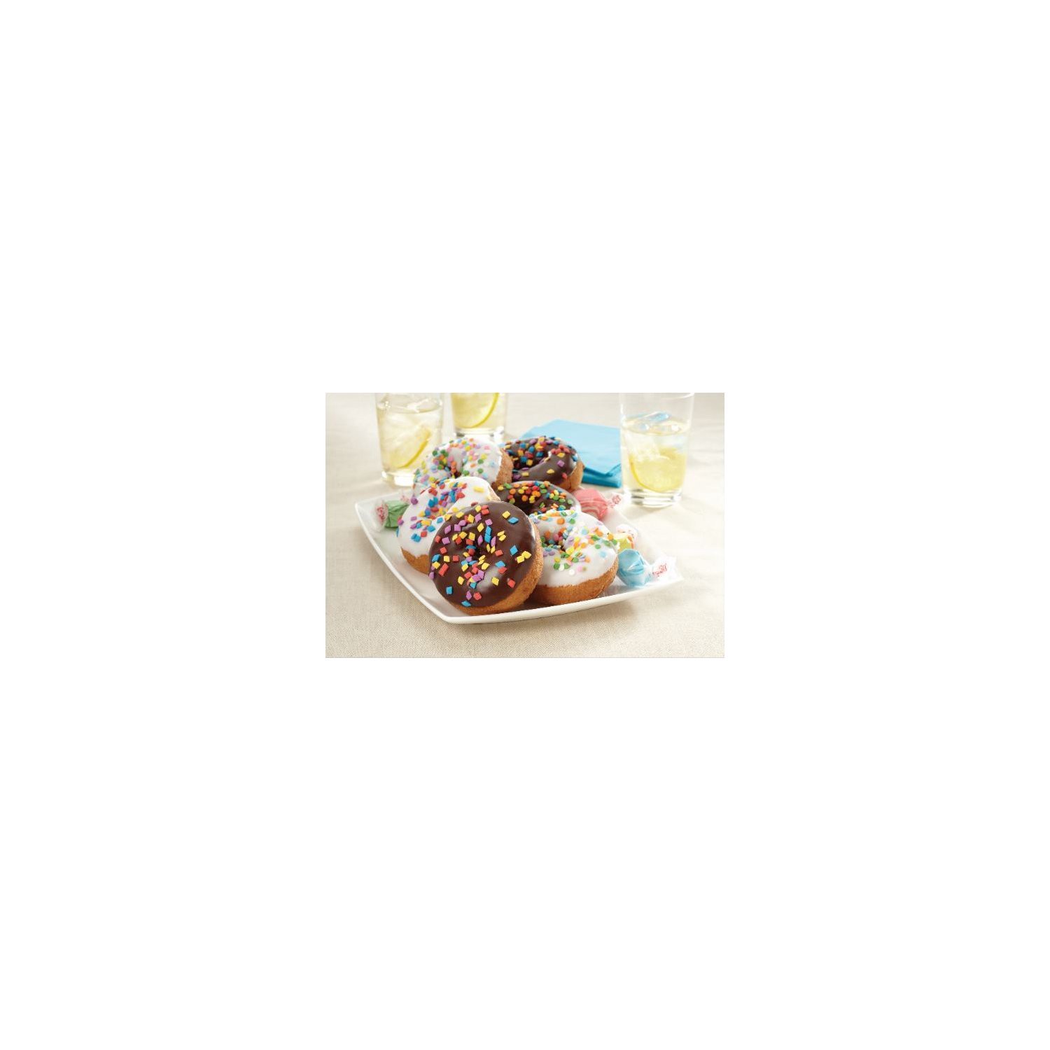 slide 1 of 1, Cub Bakery Assorted Iced Cake Donuts With Sprinkles, 4 White, 4 Chocolate, 1 Each, 1 ct