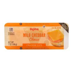 Hy-Vee Mild Cheddar Cracker Cuts, 24slices