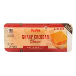 Hy-Vee Sharp Cheddar Cracker Cuts, 24 Slices