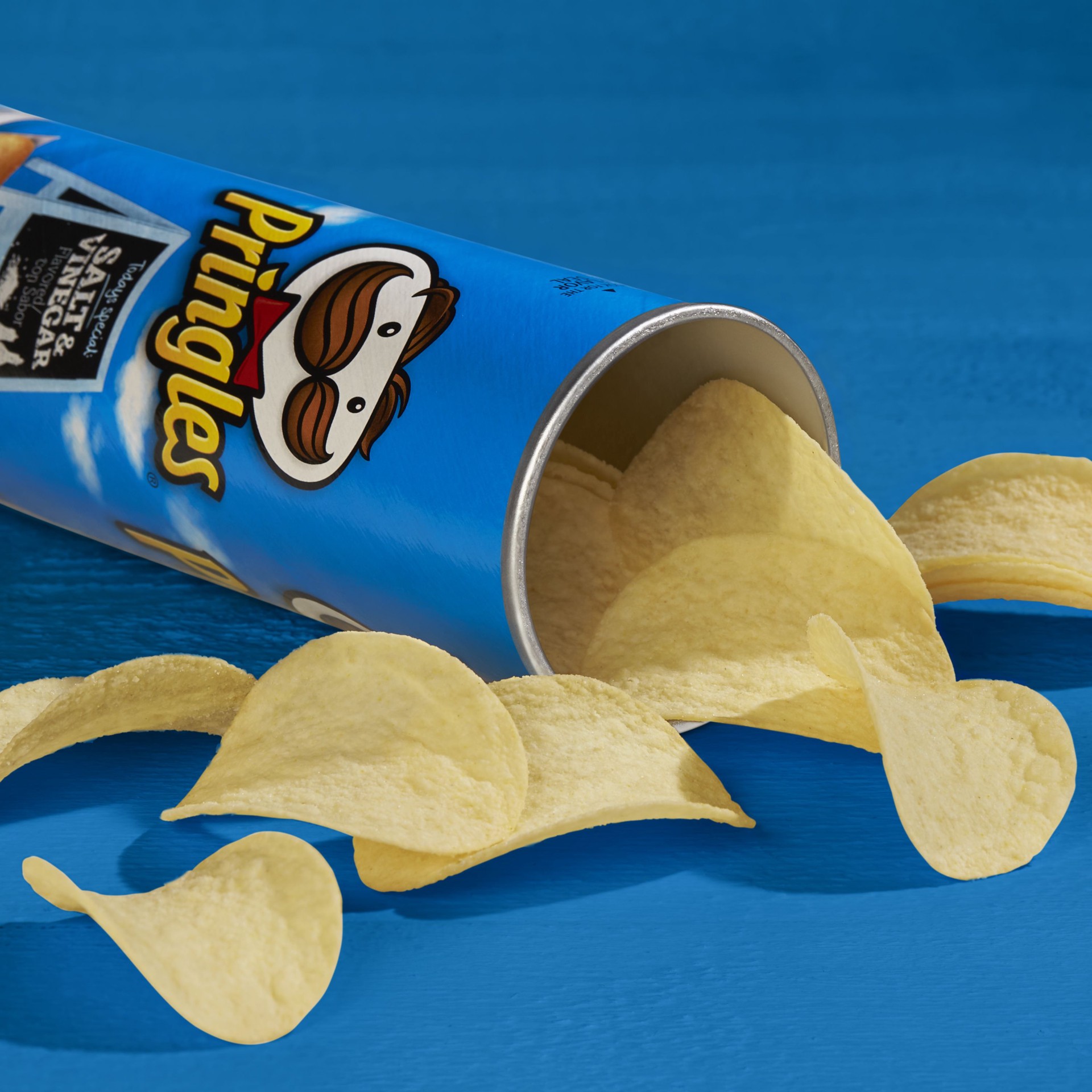 slide 2 of 4, Pringles Potato Crisps Chips, Salt & Vinegar, 5.5 oz, 14 Count, 4.88 lb