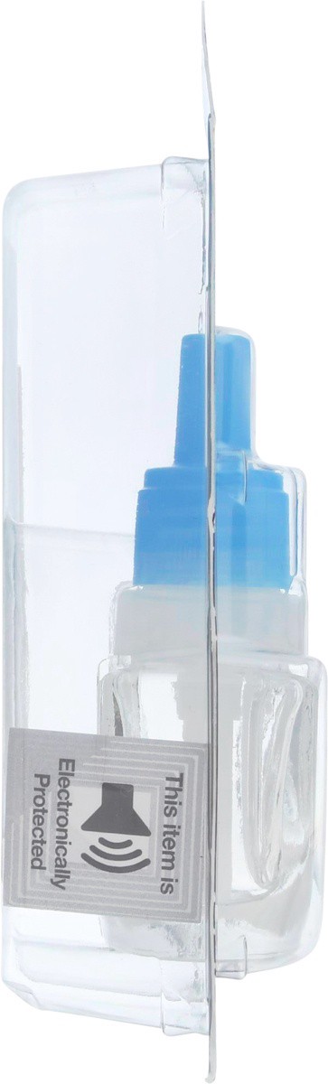 slide 9 of 10, Febreze Odor-Fighting Fade Defy PLUG Air Freshener Refill, Ocean, (1) .87 fl. oz. Oil Refill, 0.87 oz