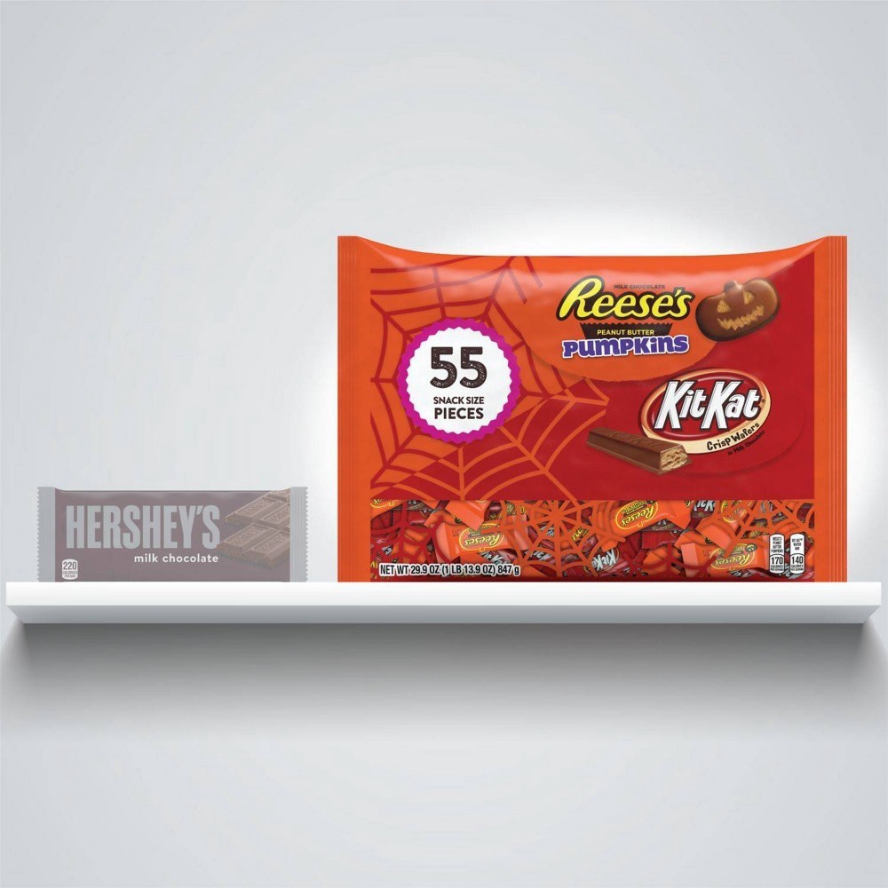 slide 2 of 7, Reese's And Kit Kat Halloween Snack Size Chocolate Candy Assortment, 29.9 oz