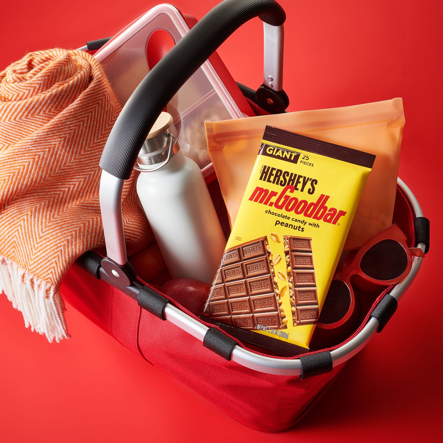 slide 4 of 9, Hershey's MR. GOODBAR Chocolate with Peanuts Giant, Candy Bar, 7.13 oz (25 Pieces), 7.13 oz