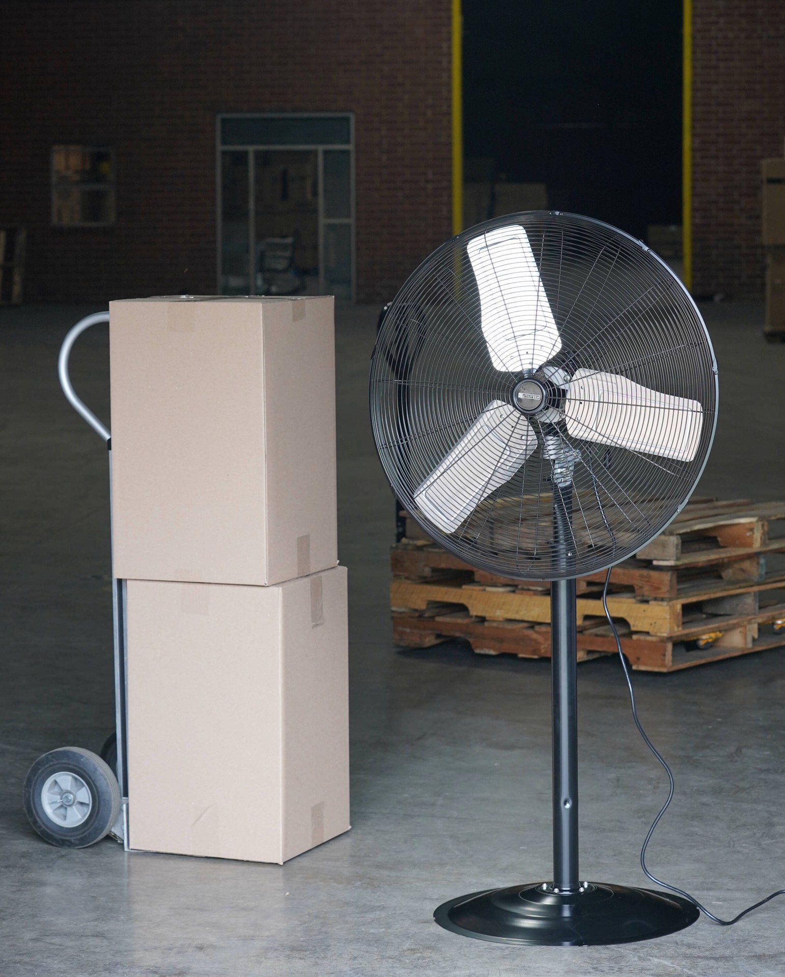 slide 5 of 6, Utilitech 30-in 120 -Volt 3 -Speed High Velocity Indoor/Outdoor Black Oscillating Pedestal Fan, 1 ct