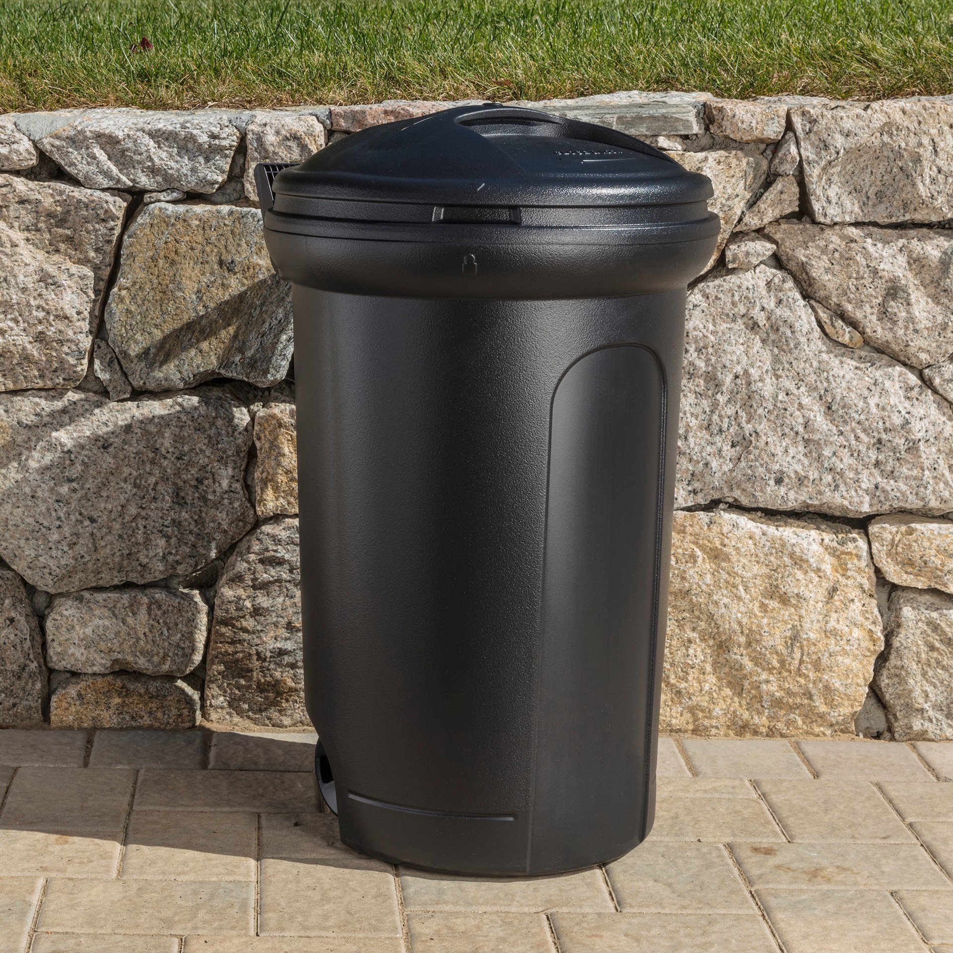 slide 4 of 4, Blue Hawk 32-Gallons Black Plastic Wheeled Outdoor Trash Can with Lid, 1 ct