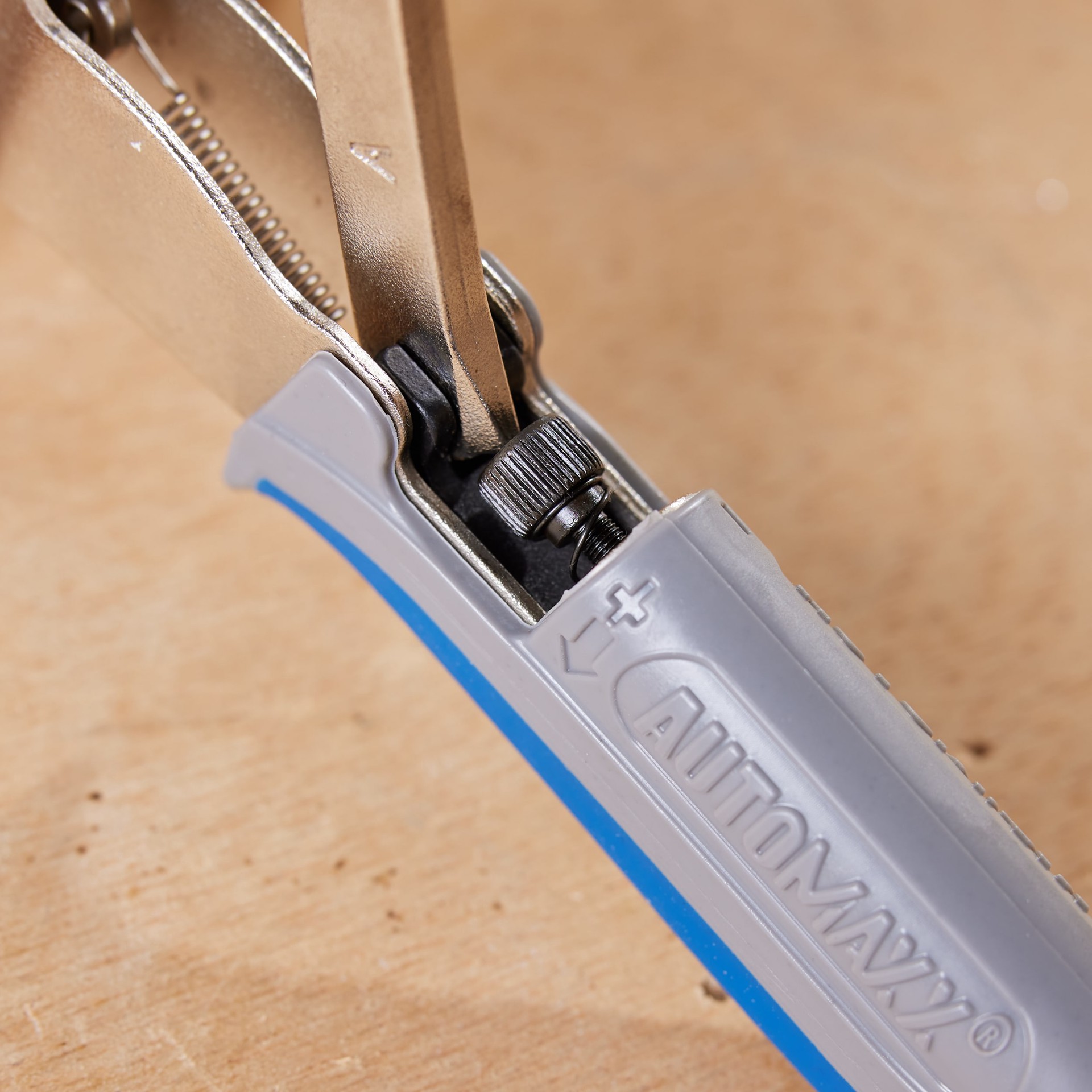 slide 2 of 6, Kreg 3 Inch Wood Project Clamp 3-in 300-lb Handscrew Clamp, 1 ct