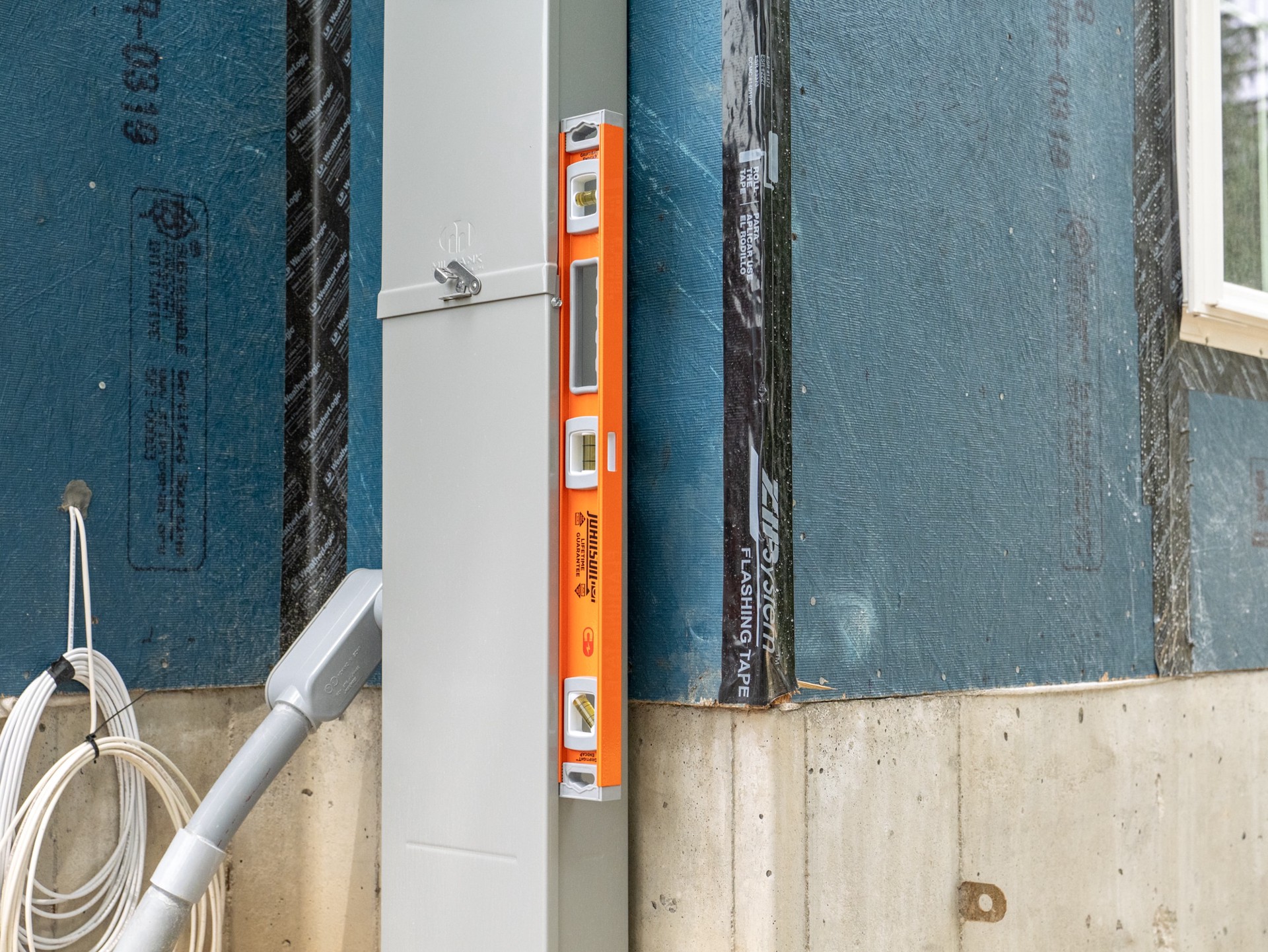 slide 5 of 6, Johnson Level Aluminum 24-in 3 Vial Magnetic I-beam level, 1 ct