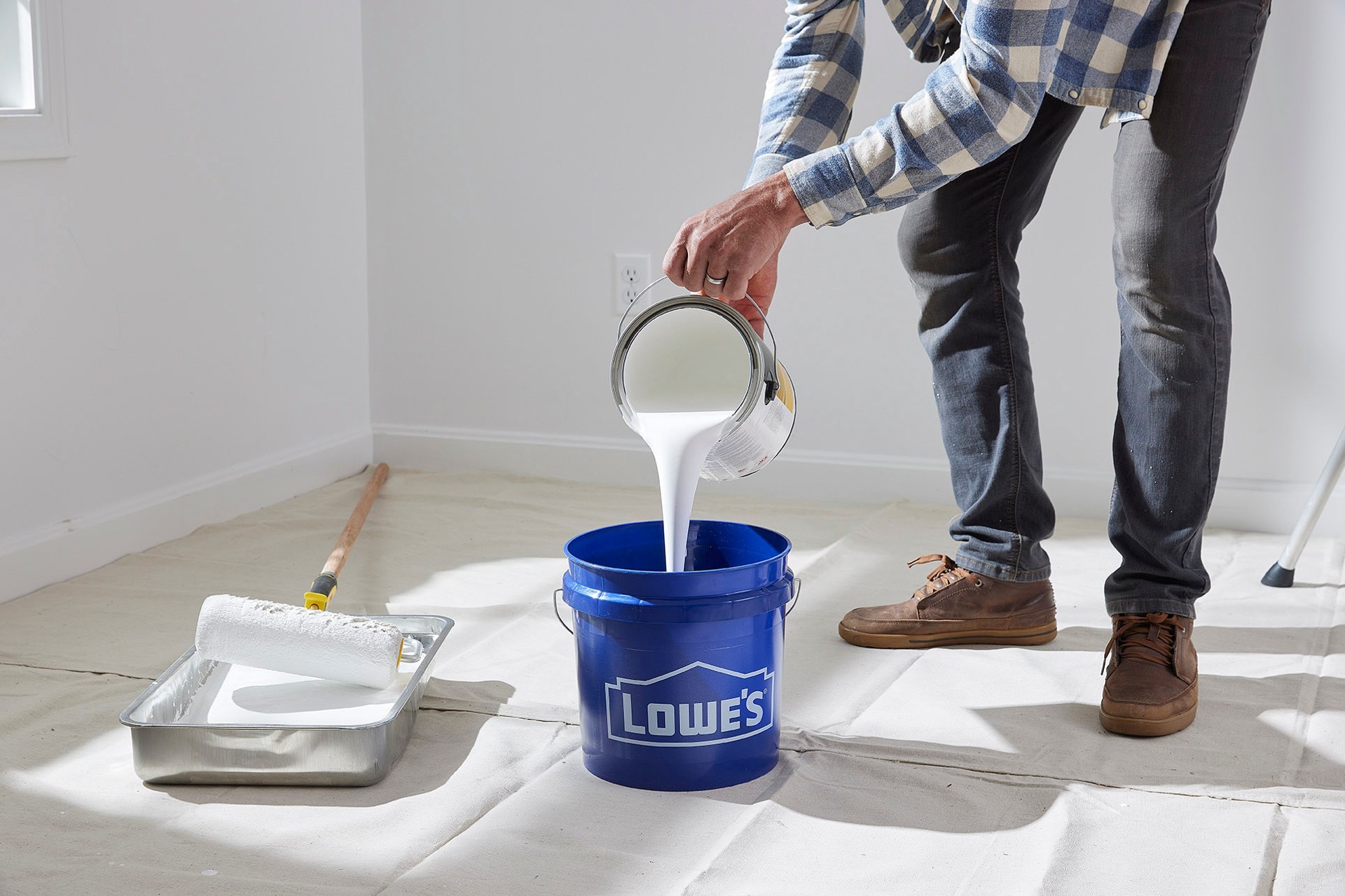 slide 6 of 6, Lowe's 2-gallon Plastic General bucket, 1 ct