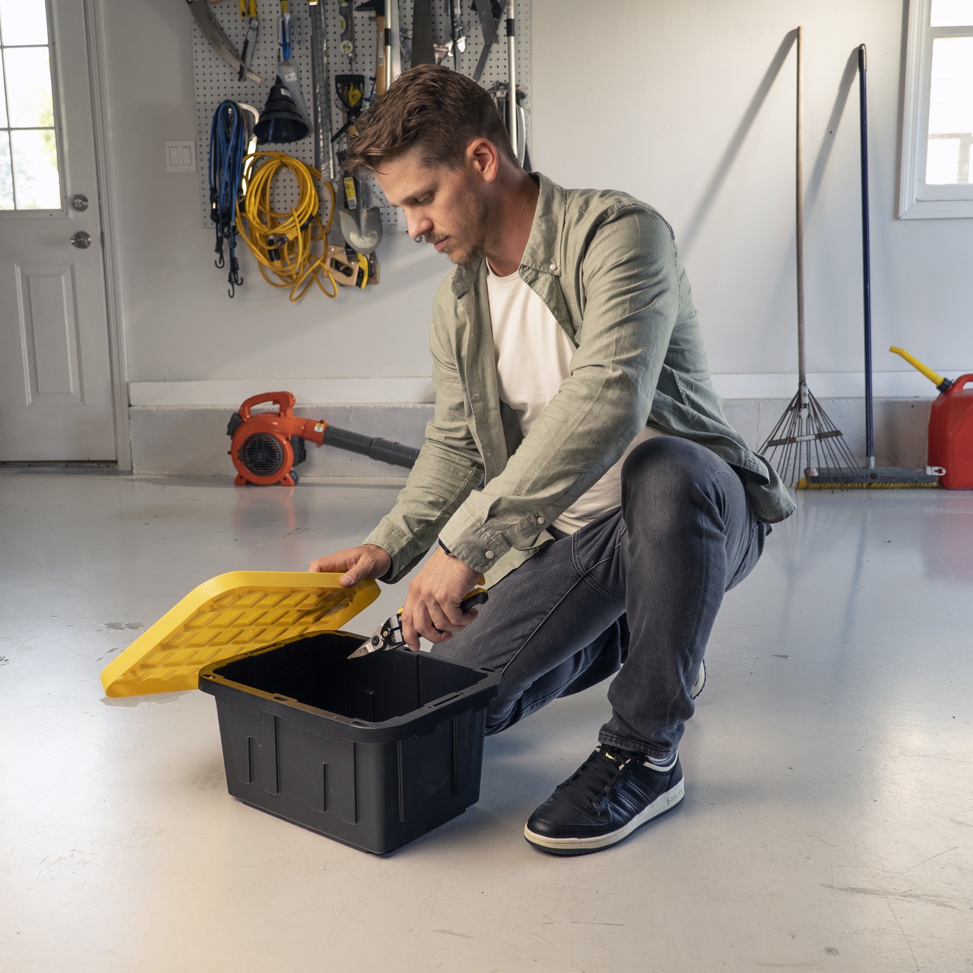 slide 5 of 6, Project Source Commander Small 5.0 -Gallons ( 20.0 -Quarts ) Black and yellow Heavy Duty Stackable Tote with Standard Snap Lid, 1 ct