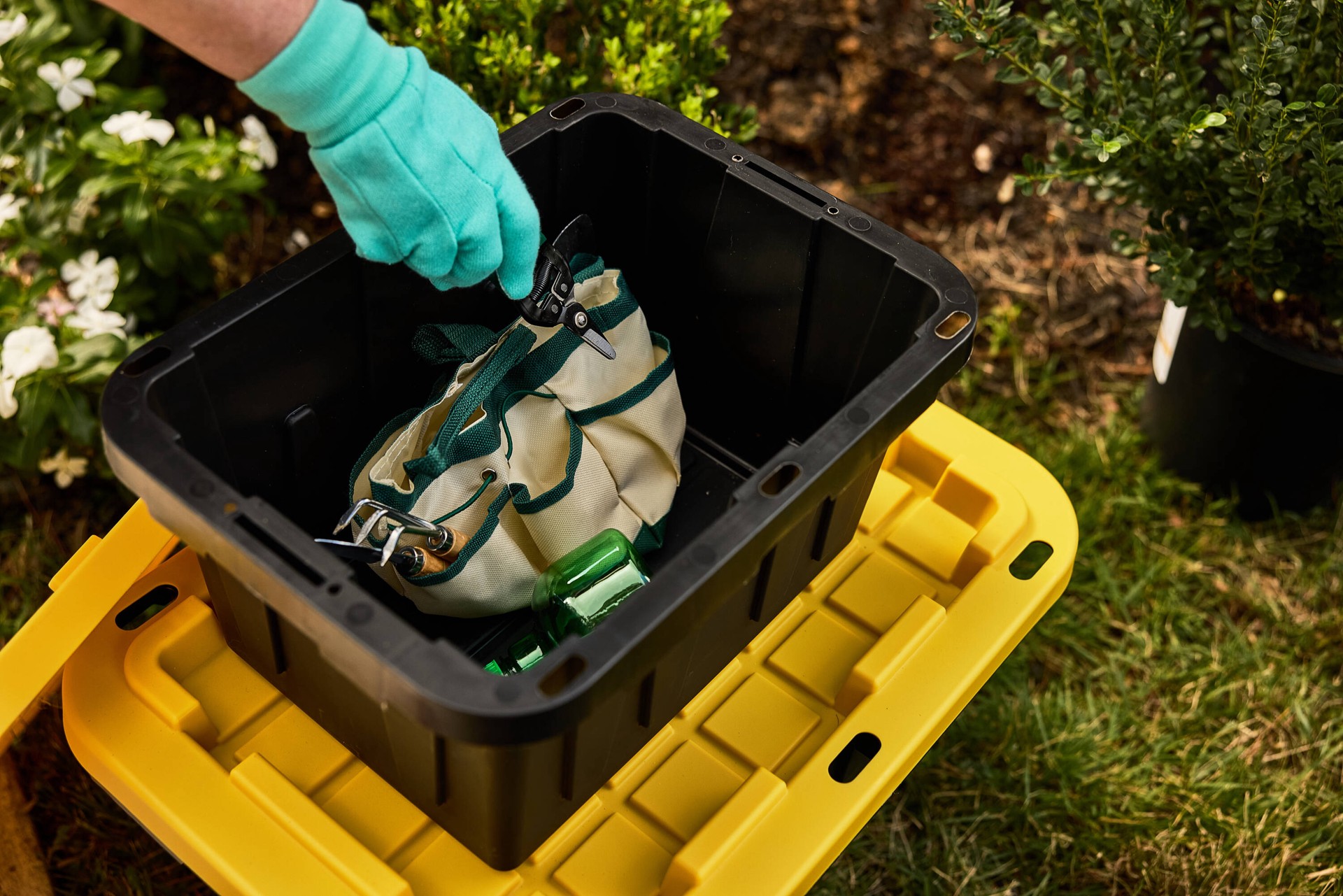 slide 2 of 6, Project Source Commander Small 5.0 -Gallons ( 20.0 -Quarts ) Black and yellow Heavy Duty Stackable Tote with Standard Snap Lid, 1 ct