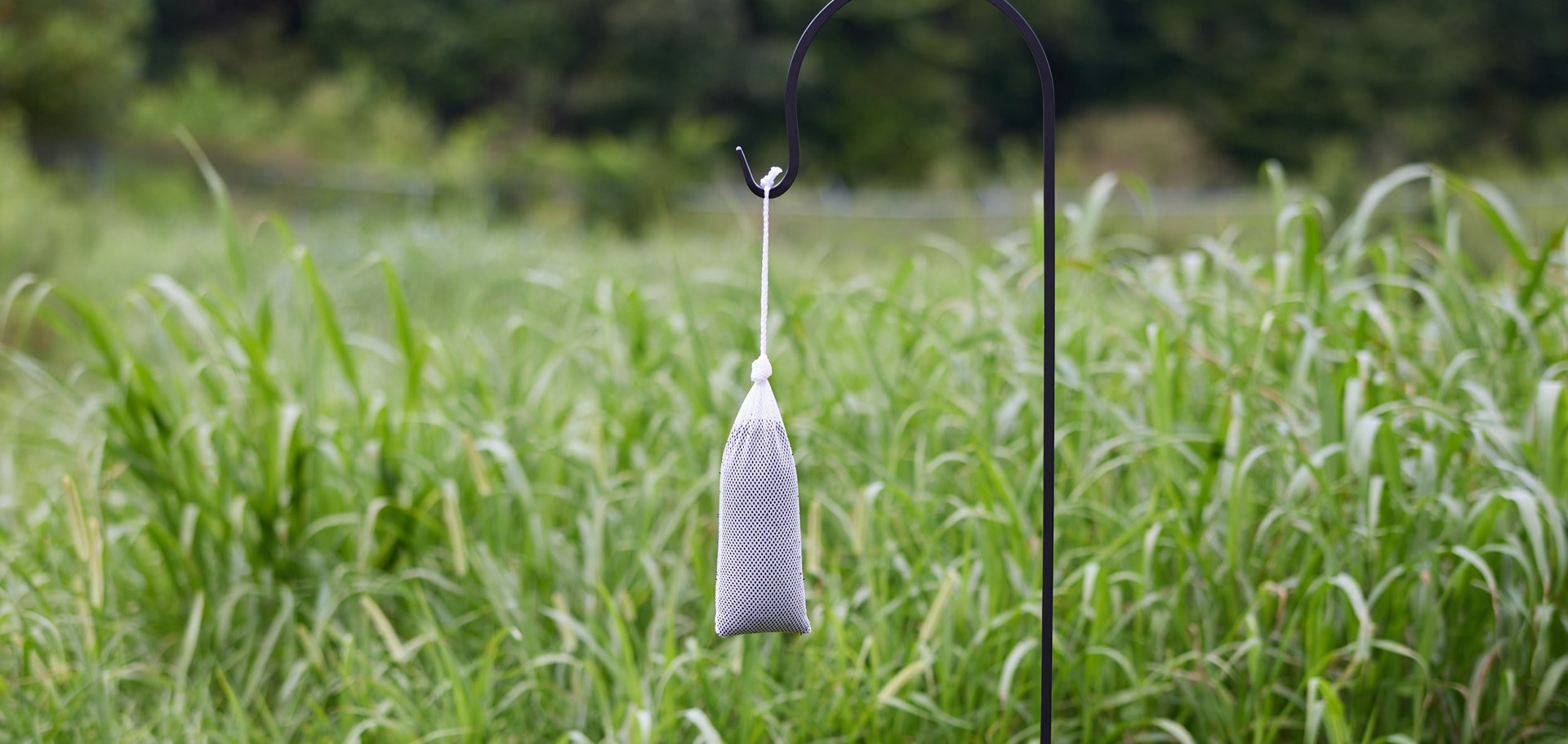 slide 4 of 6, National Audubon Society Finch Sock with Nyjer Thistle Bird seed 13 Ounce(s), 1 ct