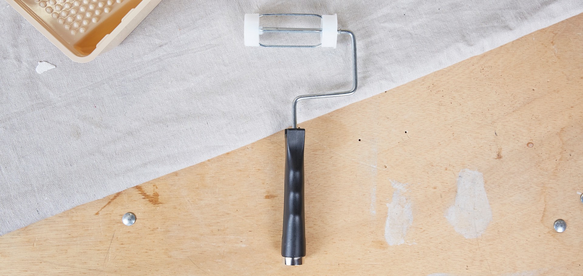 slide 4 of 6, Project Source Paint roller frame 4-in Metal Trim Paint Roller Frame, 1 ct