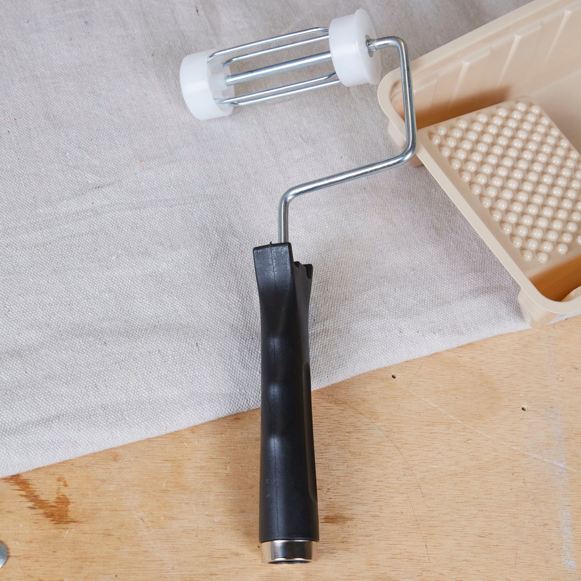 slide 6 of 6, Project Source Paint roller frame 4-in Metal Trim Paint Roller Frame, 1 ct