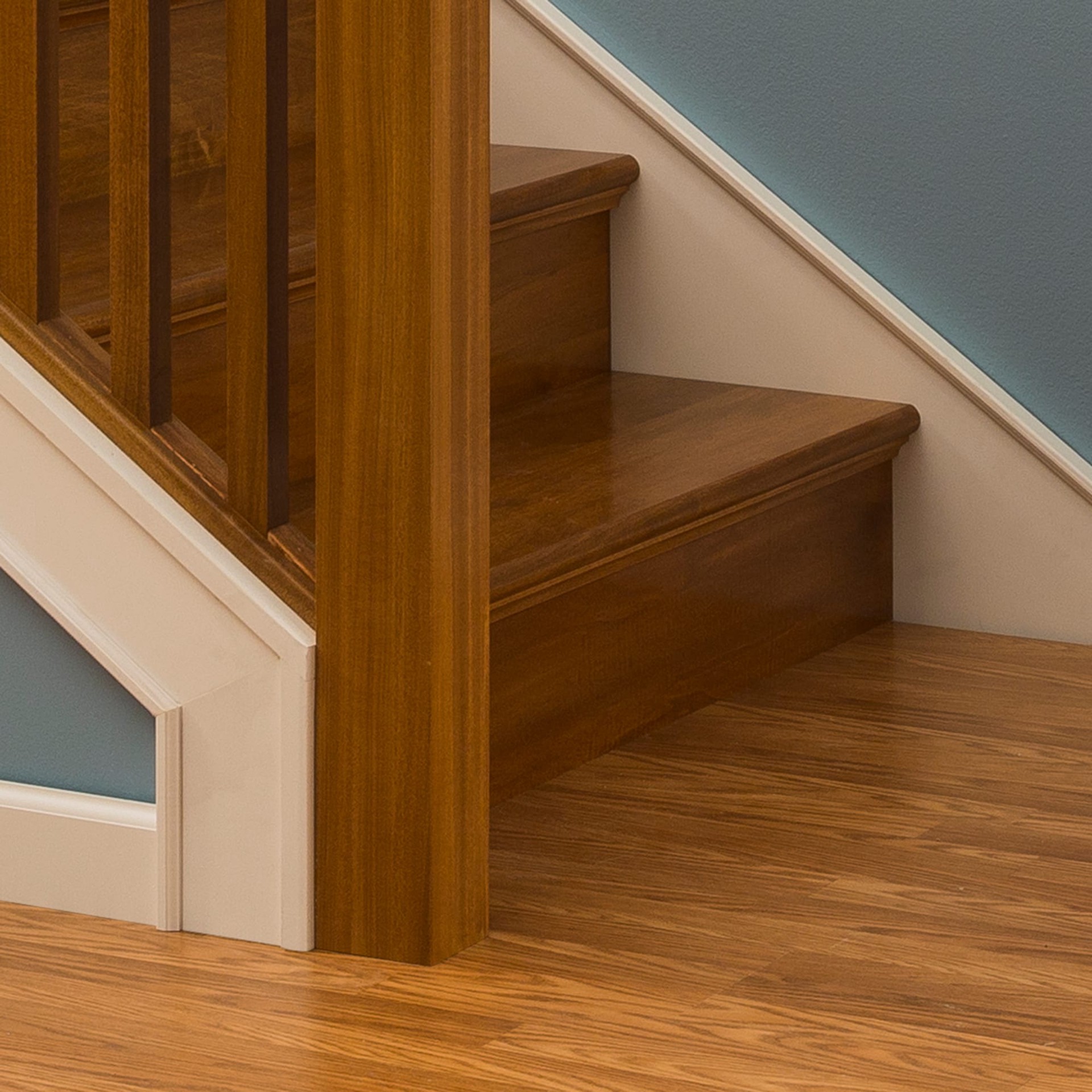 slide 4 of 4, RELIABILT 42.0-in x 11.5-in x 1.03-in Unfinished Red oak No return Bullnose Stair Tread, 1 ct