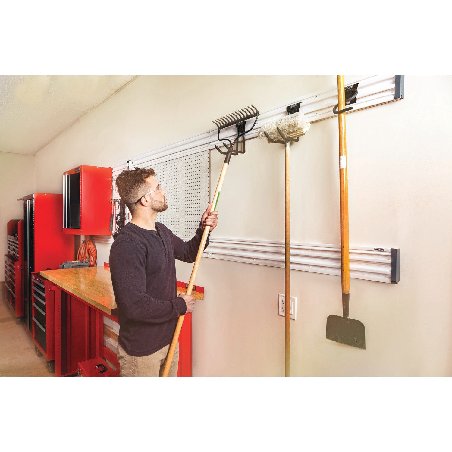 slide 6 of 6, CRAFTSMAN VERSATRACK 20 -Piece 48-in White and Black Composite Multipurpose Storage rail system, 1 ct