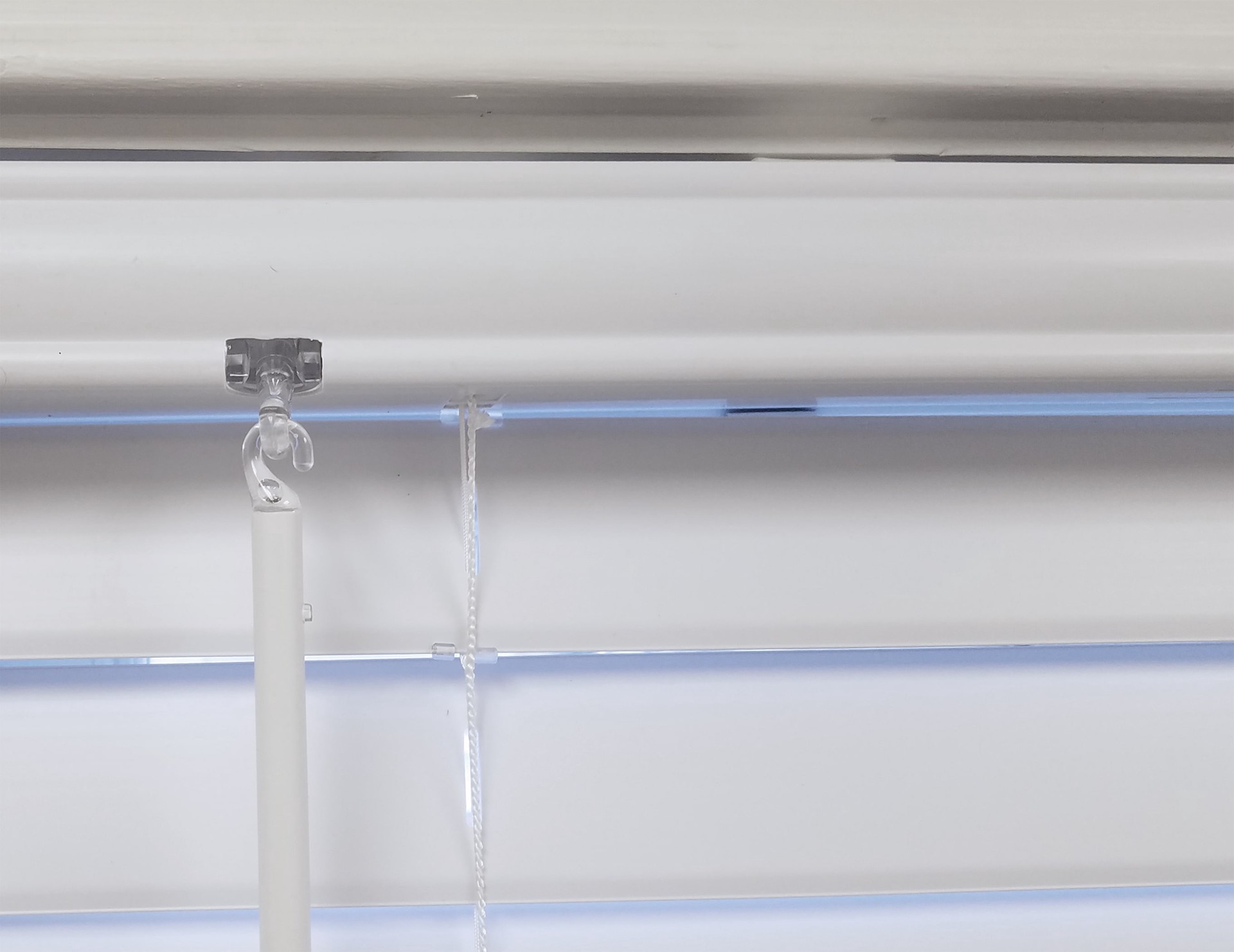 slide 5 of 6, Project Source Premium 2-in Slat Width 35-in x 64-in Cordless White Vinyl Room darkening Horizontal blinds, 1 ct