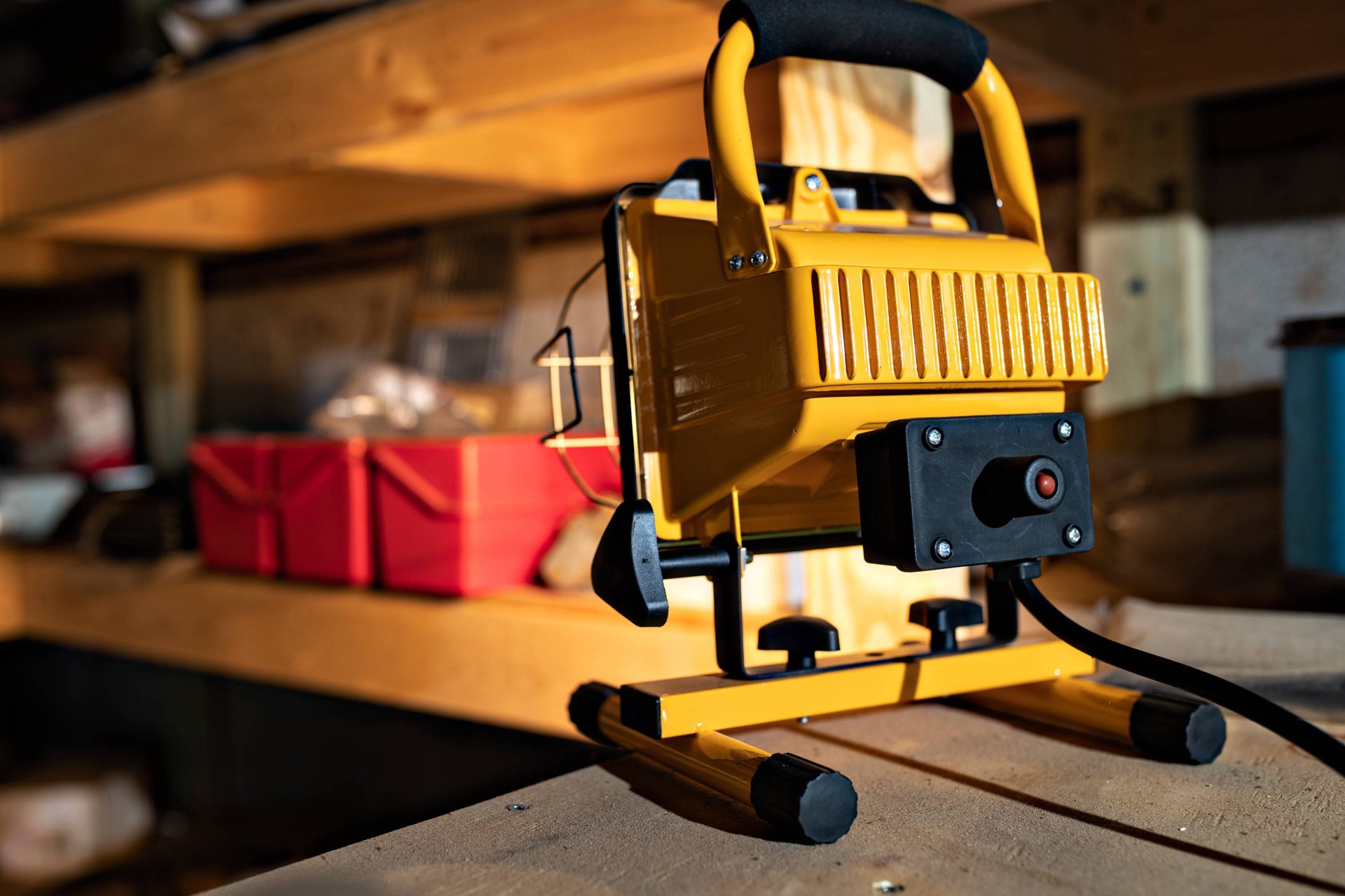 slide 6 of 6, Utilitech 4500 -Lumens Halogen Plug-in Stand Work Light, 1 ct