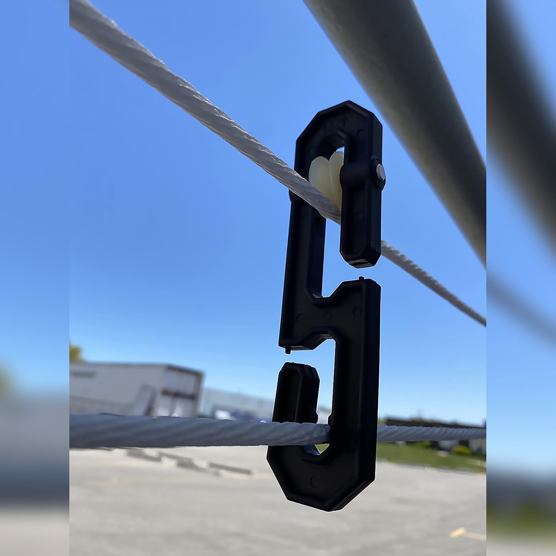 slide 4 of 4, RELIABILT PLASTIC CLOTHESLINE SPREADER, 1 ct