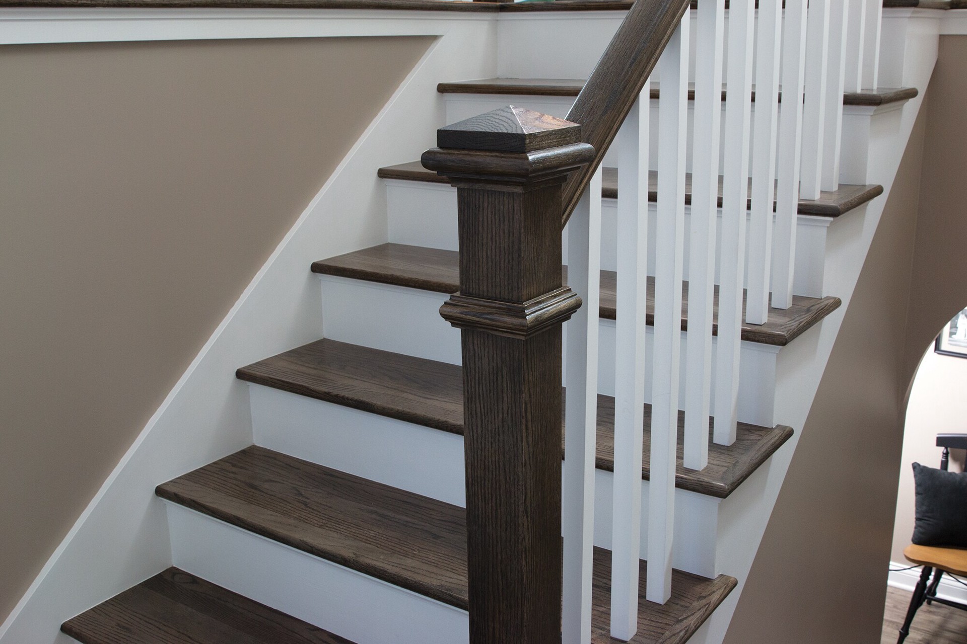 slide 5 of 5, RELIABILT 48.0-in x 11.5-in x 1.03-in Unfinished Red oak Left return Bullnose Stair Tread, 1 ct