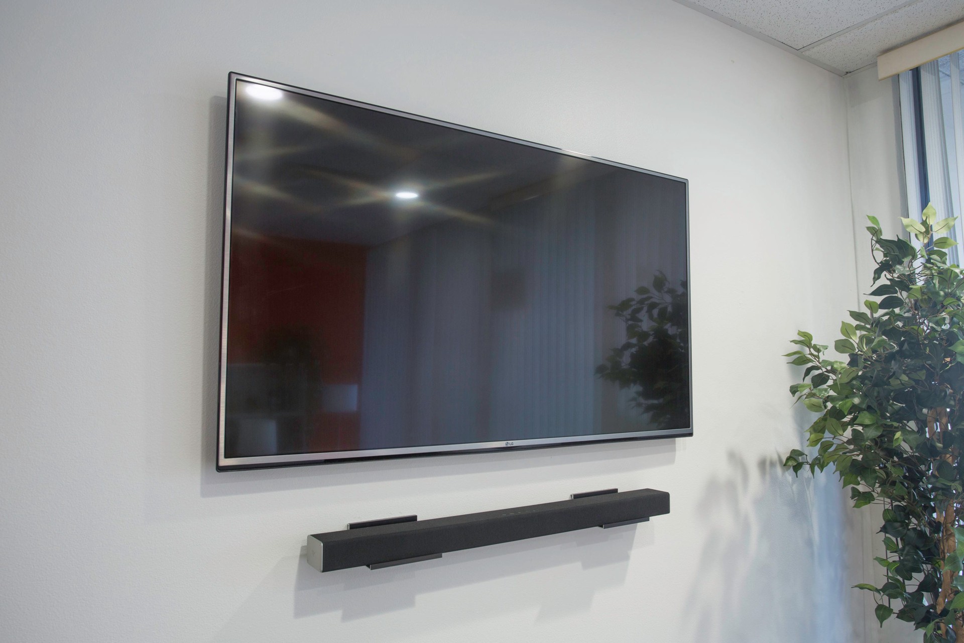 slide 3 of 6, Hangman No Stud Fixed Indoor Wall Sound bar hanger Fits ( Hardware Included ), 1 ct