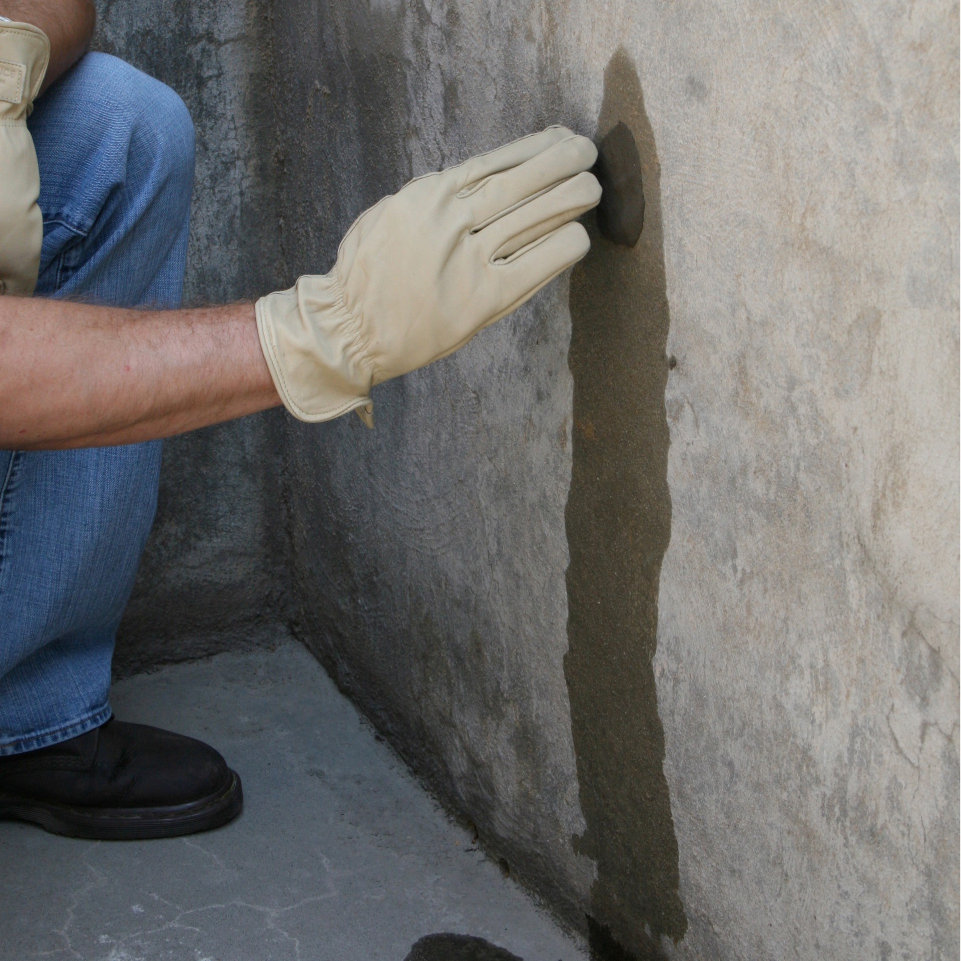 slide 2 of 4, QUIKRETE Hydraulic Water-Stop 50 -lb Concrete Repair accessory, 1 ct