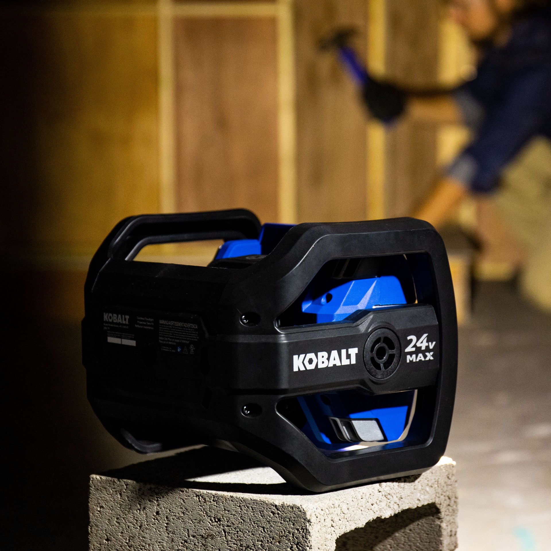 slide 5 of 6, Kobalt 24-volt 2000 -Lumens LED Battery-operated Rechargeable Portable Work Light, 1 ct