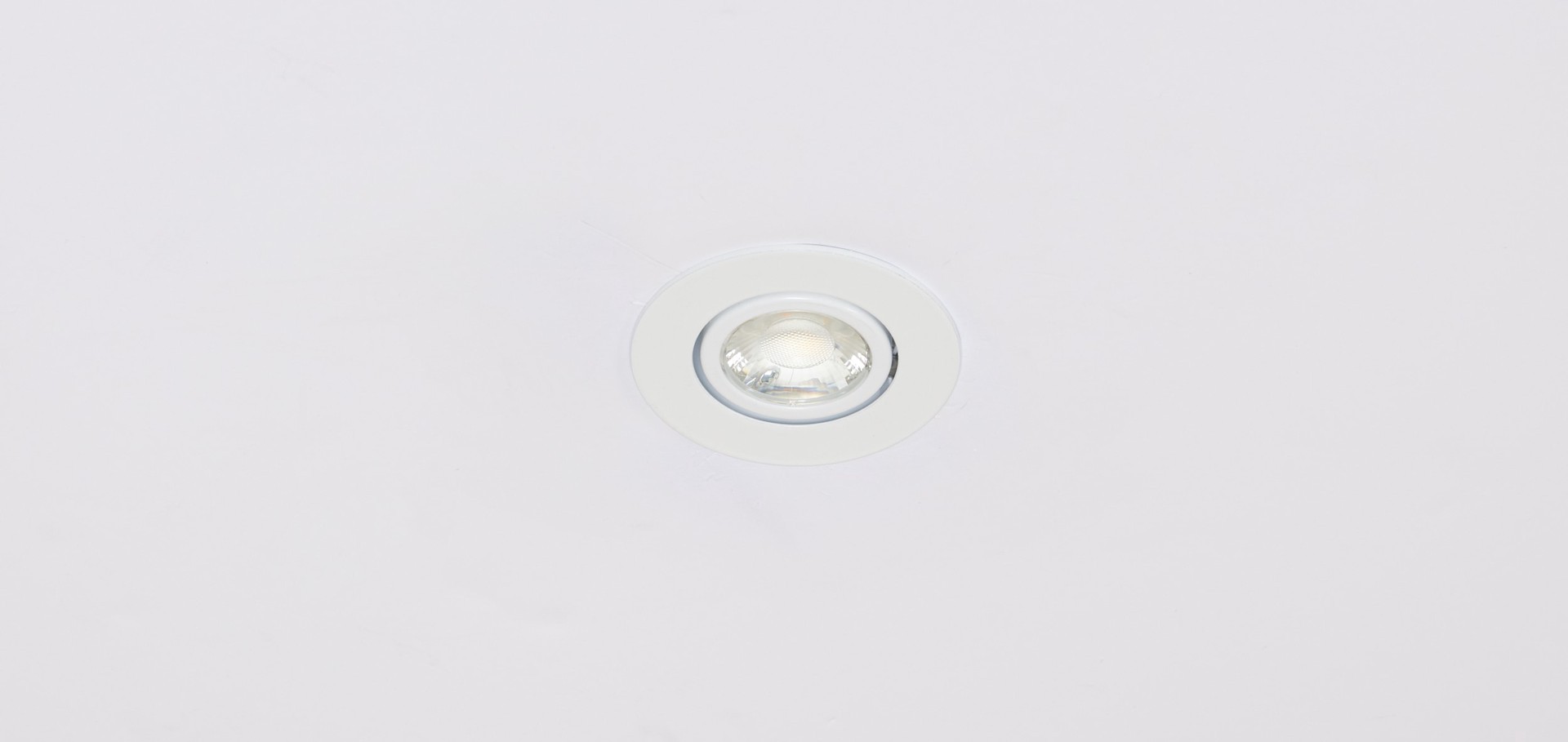 slide 4 of 6, Utilitech Gimbal Color Choice White 3-in 500 -Lumens Switchable white Round Dimmable LED Canless Wet rated Recessed Downlight, 1 ct