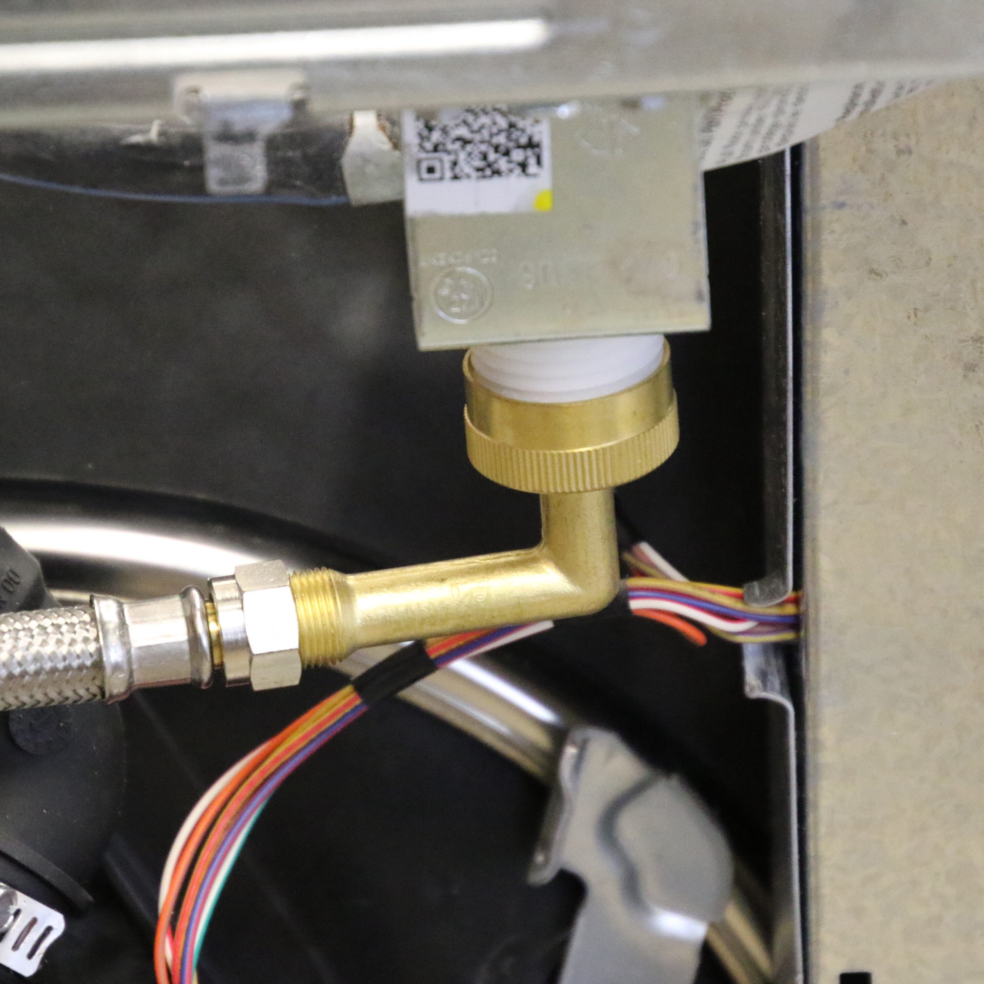 slide 4 of 6, EASTMAN 3/4 -in FHT Inlet x 3/8 -in Compression Outlet Brass Dishwasher connector, 1 ct