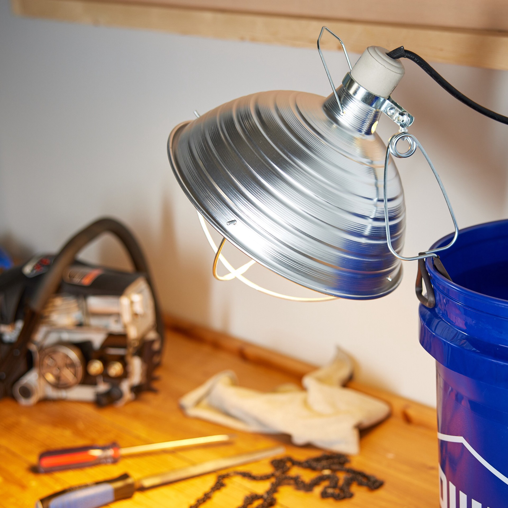 slide 4 of 6, Utilitech 1000 -Lumens Incandescent Plug-in Clamped Work Light, 1 ct