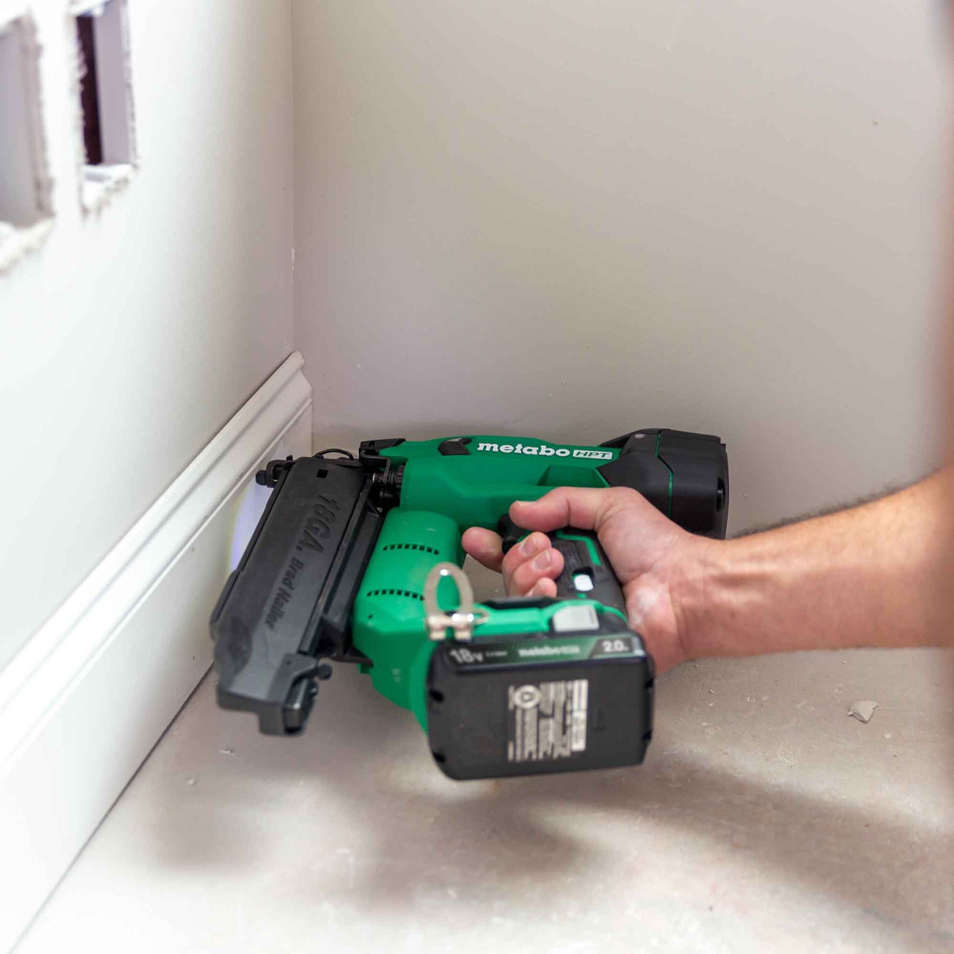 slide 4 of 6, Metabo HPT 1-1/4-in 18 -Gauge Straight Electro-galvanized Collated Brad nails 1000 -Per Box, 1 ct