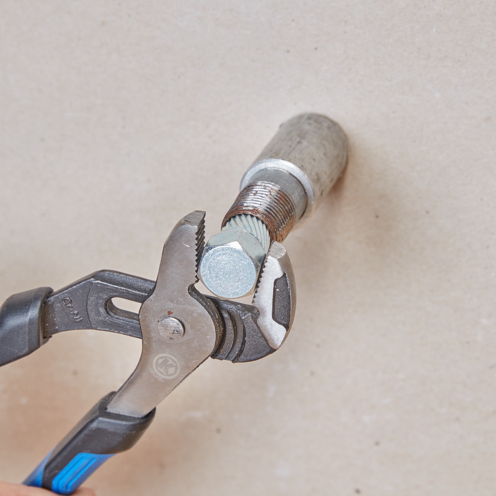 slide 2 of 6, Kobalt Pipe nipple extractor set, 1 ct