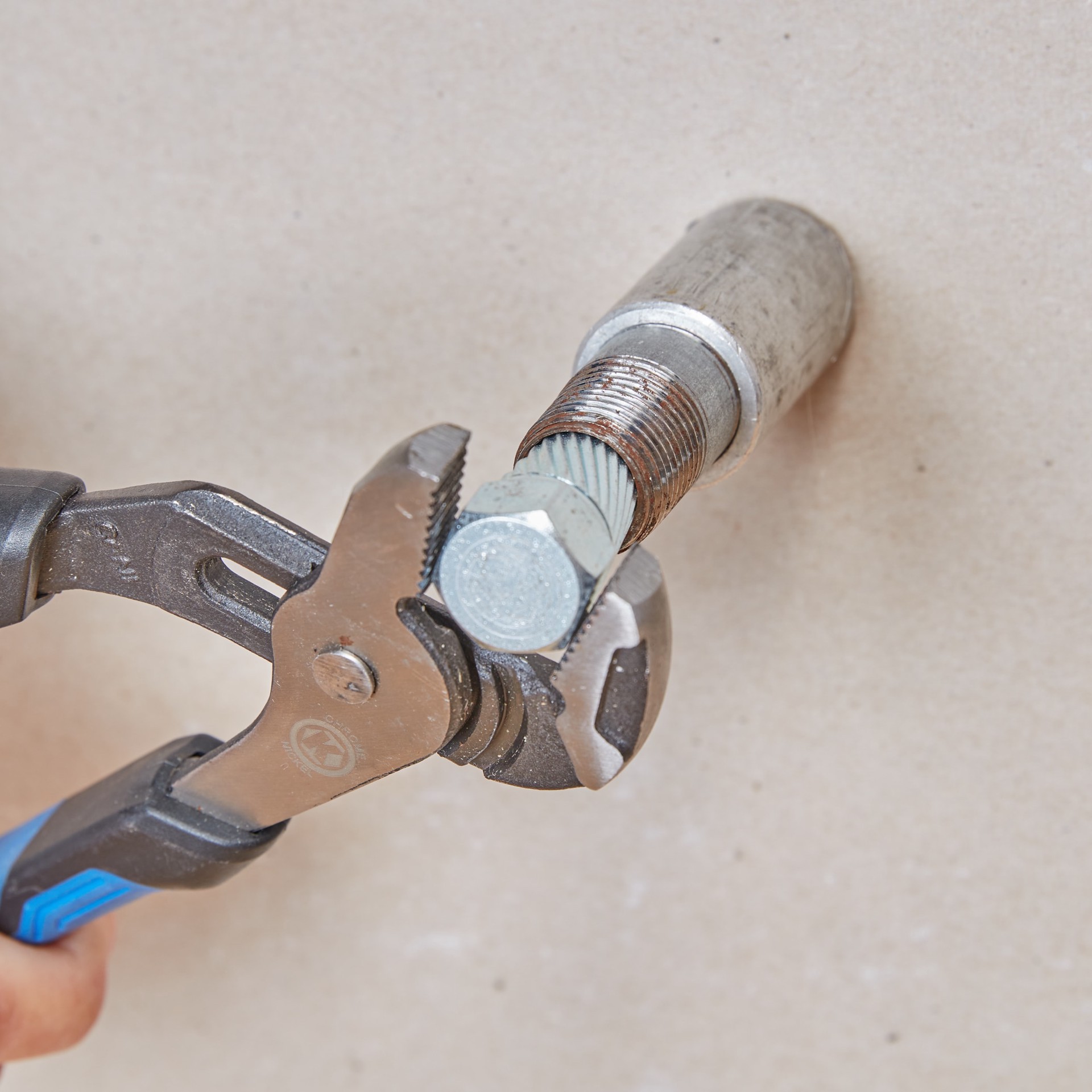 slide 4 of 6, Kobalt Pipe nipple extractor set, 1 ct