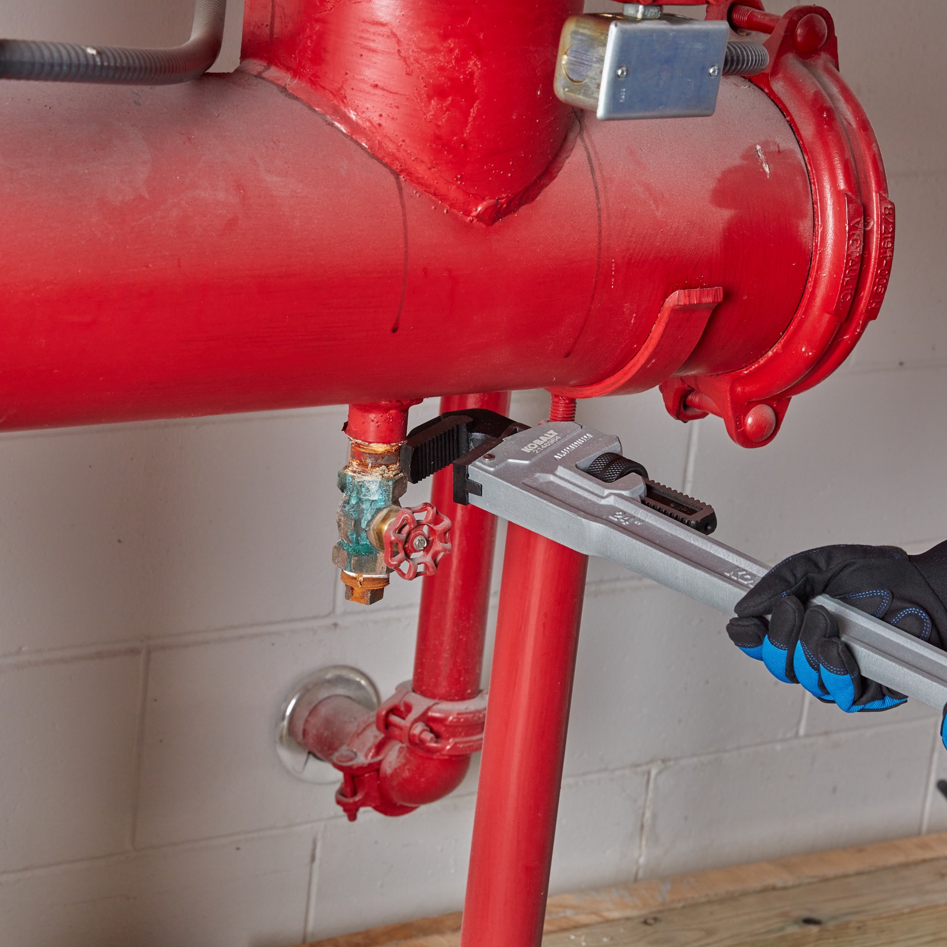 slide 2 of 6, Kobalt 24-in Aluminum Pipe Wrench, 1 ct