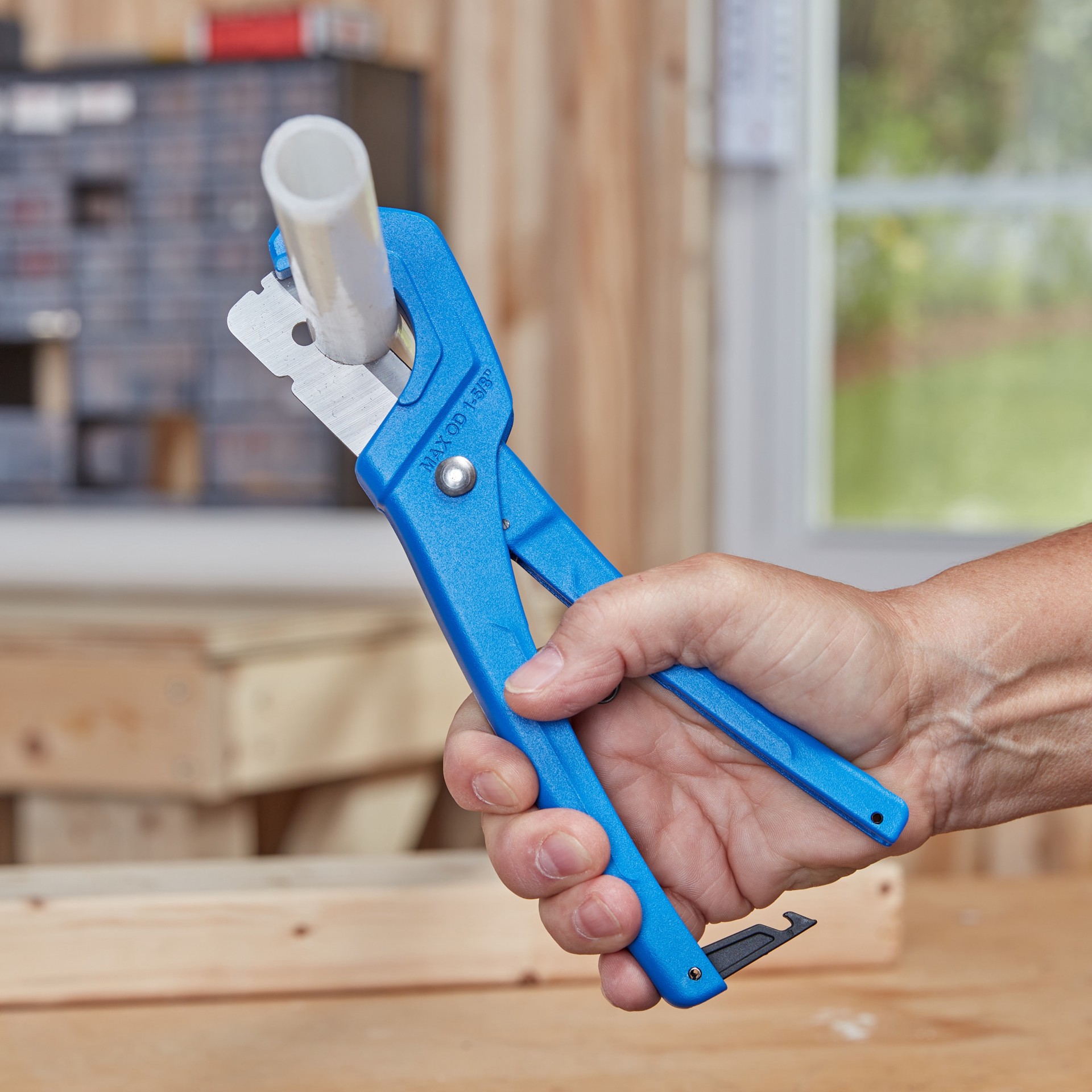 slide 2 of 6, Kobalt 1-1/4-in Poly tube cutter, 1 ct