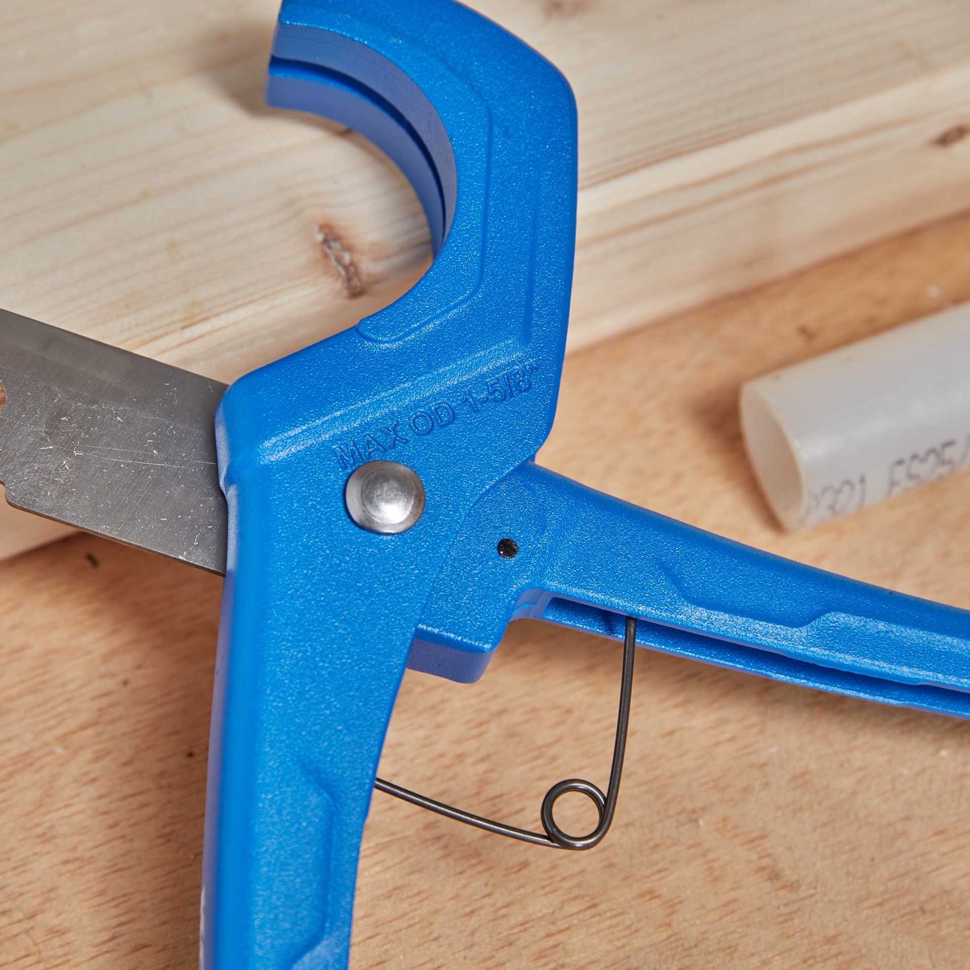 slide 4 of 6, Kobalt 1-1/4-in Poly tube cutter, 1 ct