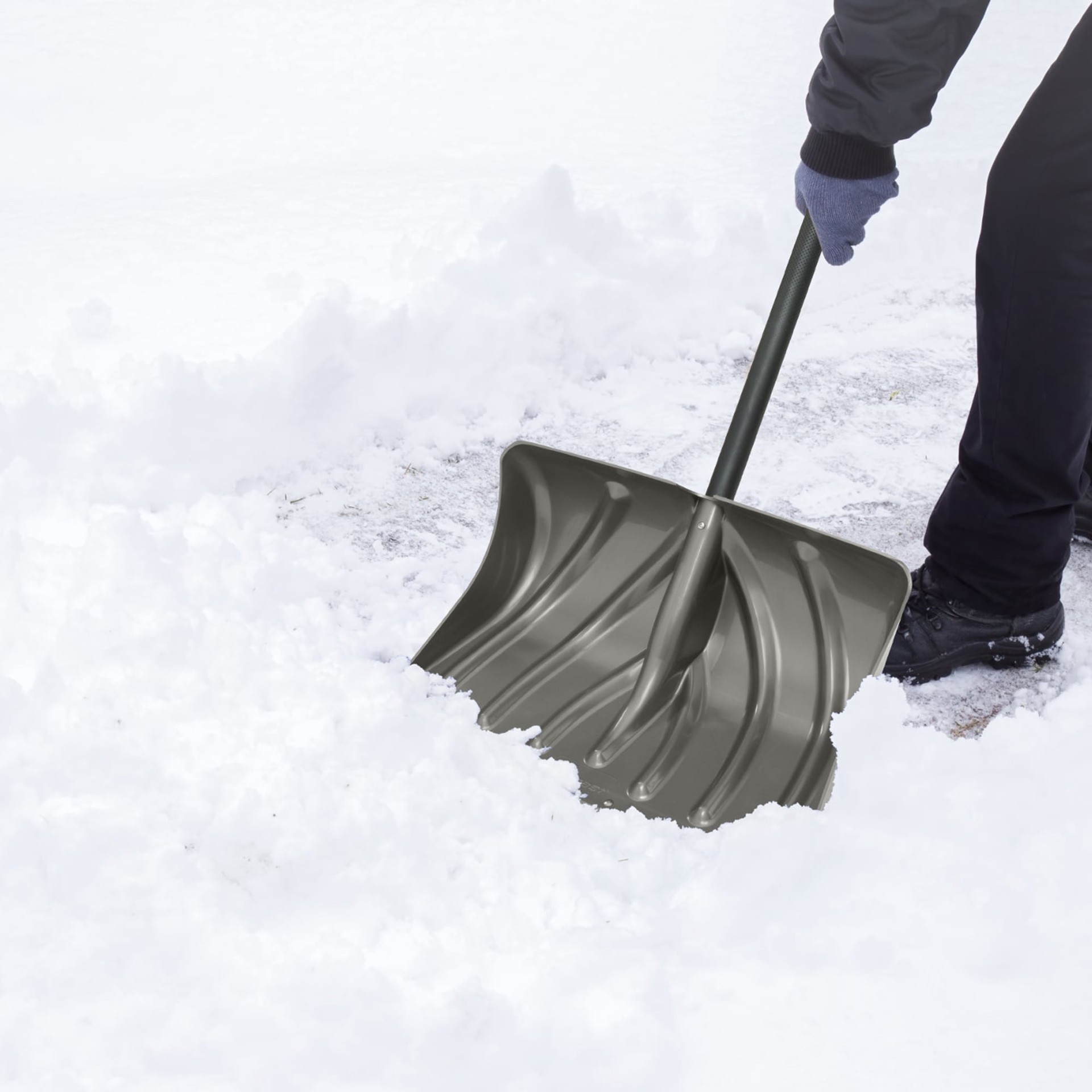 slide 2 of 4, Suncast 20-in Poly Blade Shovel/Pusher Snow Shovel with 52-in Steel core Handle, 1 ct