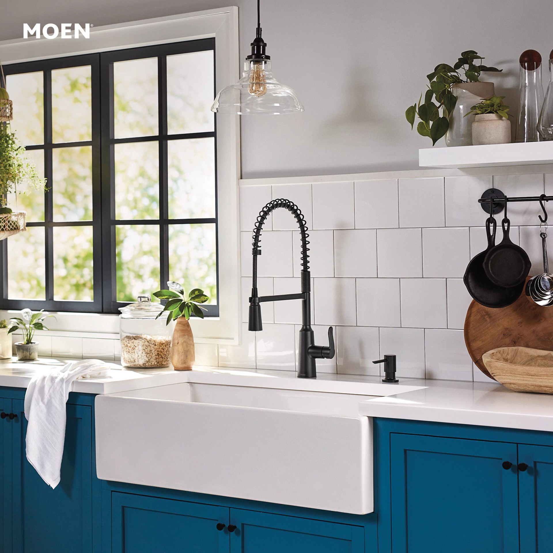 slide 3 of 6, Moen Edwyn Matte Black Single Handle Deck-mount Pull-down Kitchen Faucet with Sprayer (Includes Deck Plate) (Includes Soap Dispenser), 1 ct