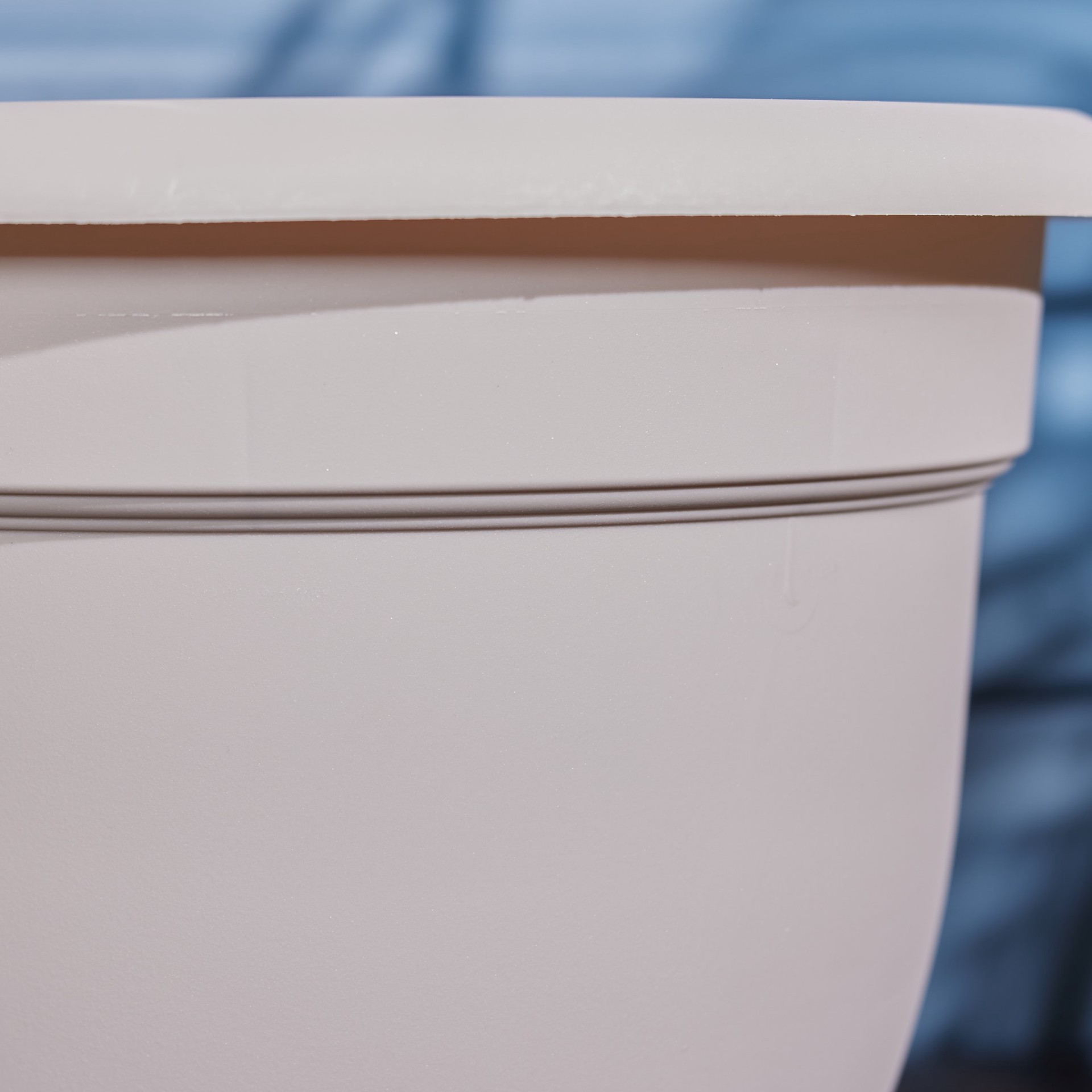 slide 5 of 6, Bloem 13-in W x 10.25-in H Brown Plastic Traditional Indoor/Outdoor Planter, 1 ct