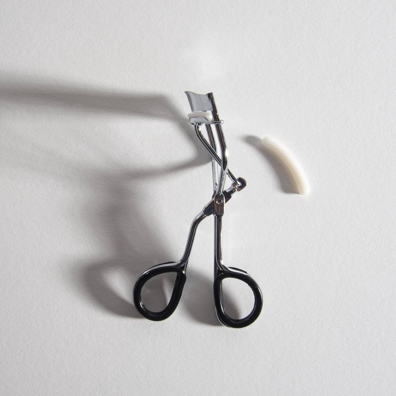slide 6 of 6, Trim Deluxe Eyelash Curler with Replacement Pad, 1 ct