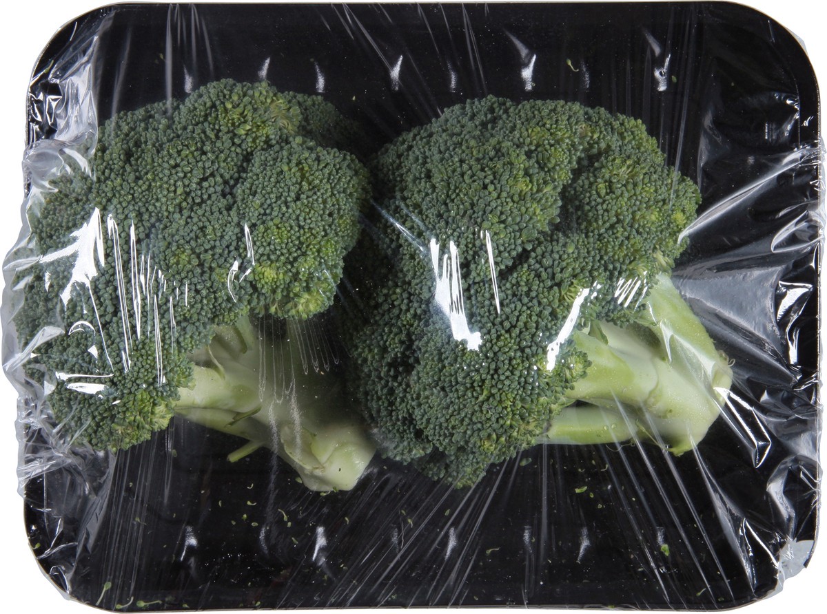 slide 6 of 9, Robinson Fresh Broccoli 2 ea, 2 ct