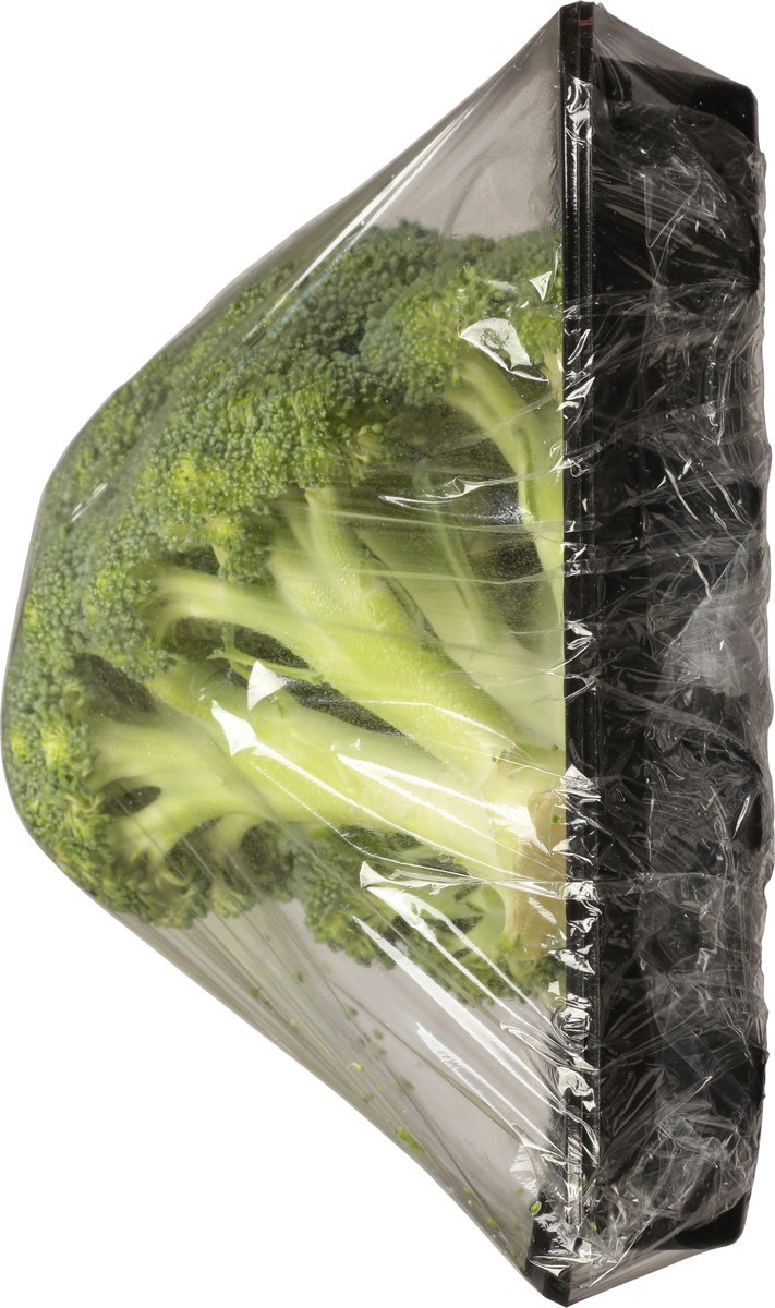 slide 8 of 9, Robinson Fresh Broccoli 2 ea, 2 ct